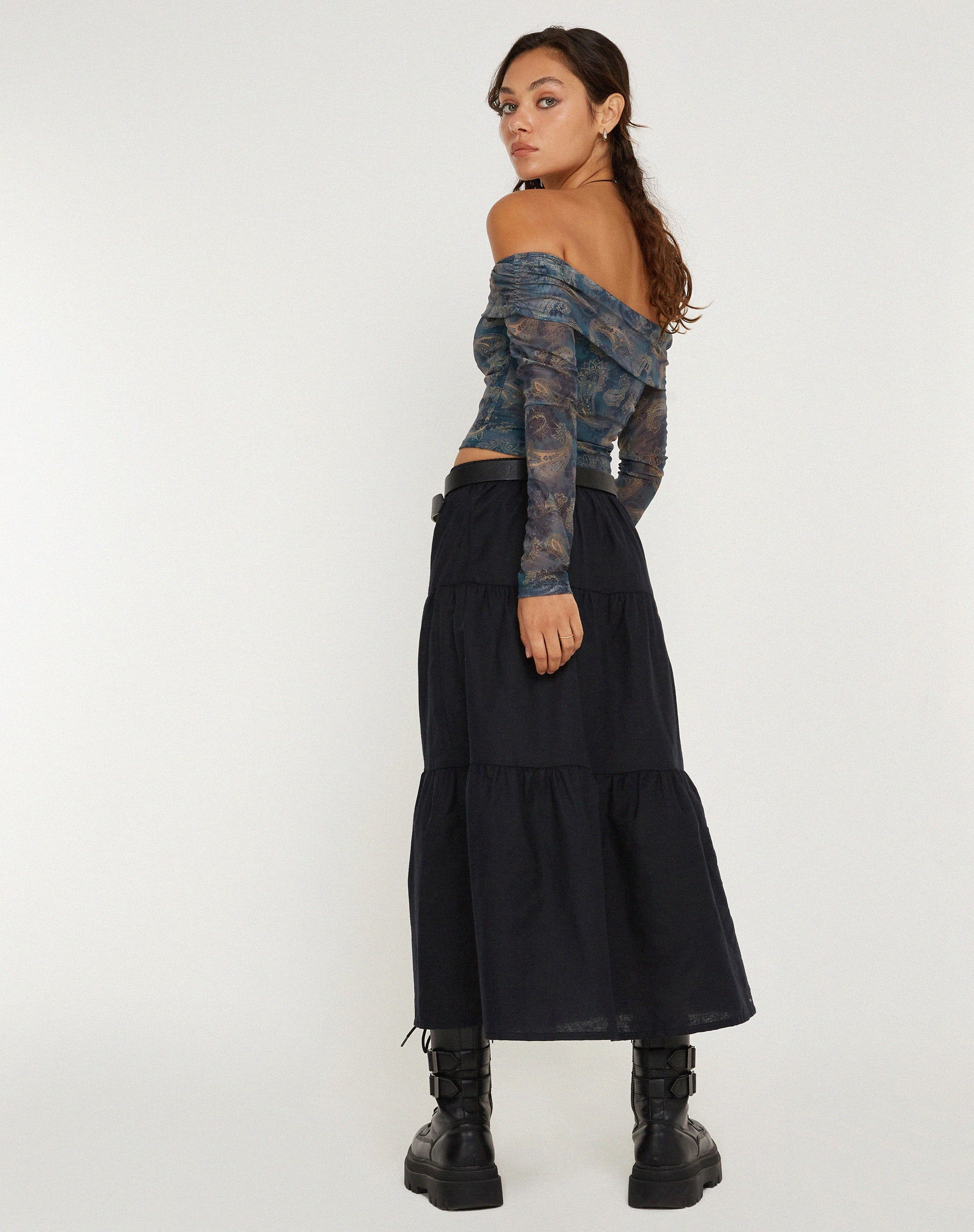 IMAGE DE Nagini Long Sleeve bardot Top in Blue Paisley