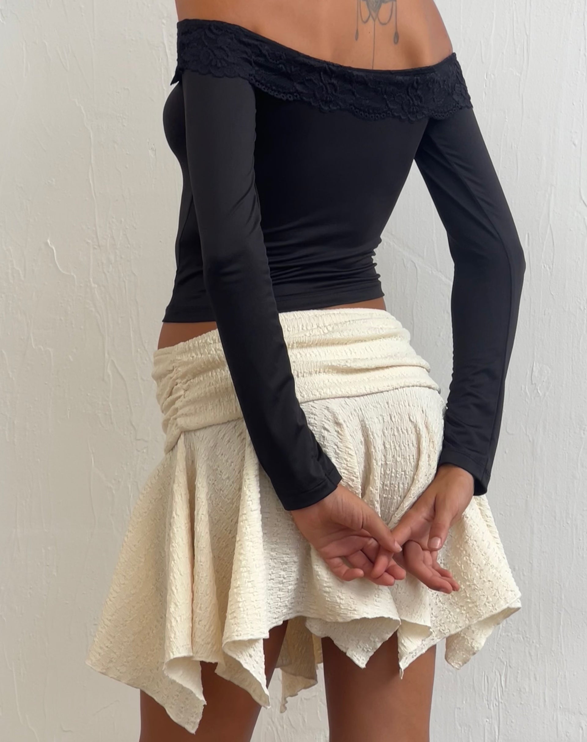 Image de Nagita Slinky Long Sleeve Bardot Top in Black