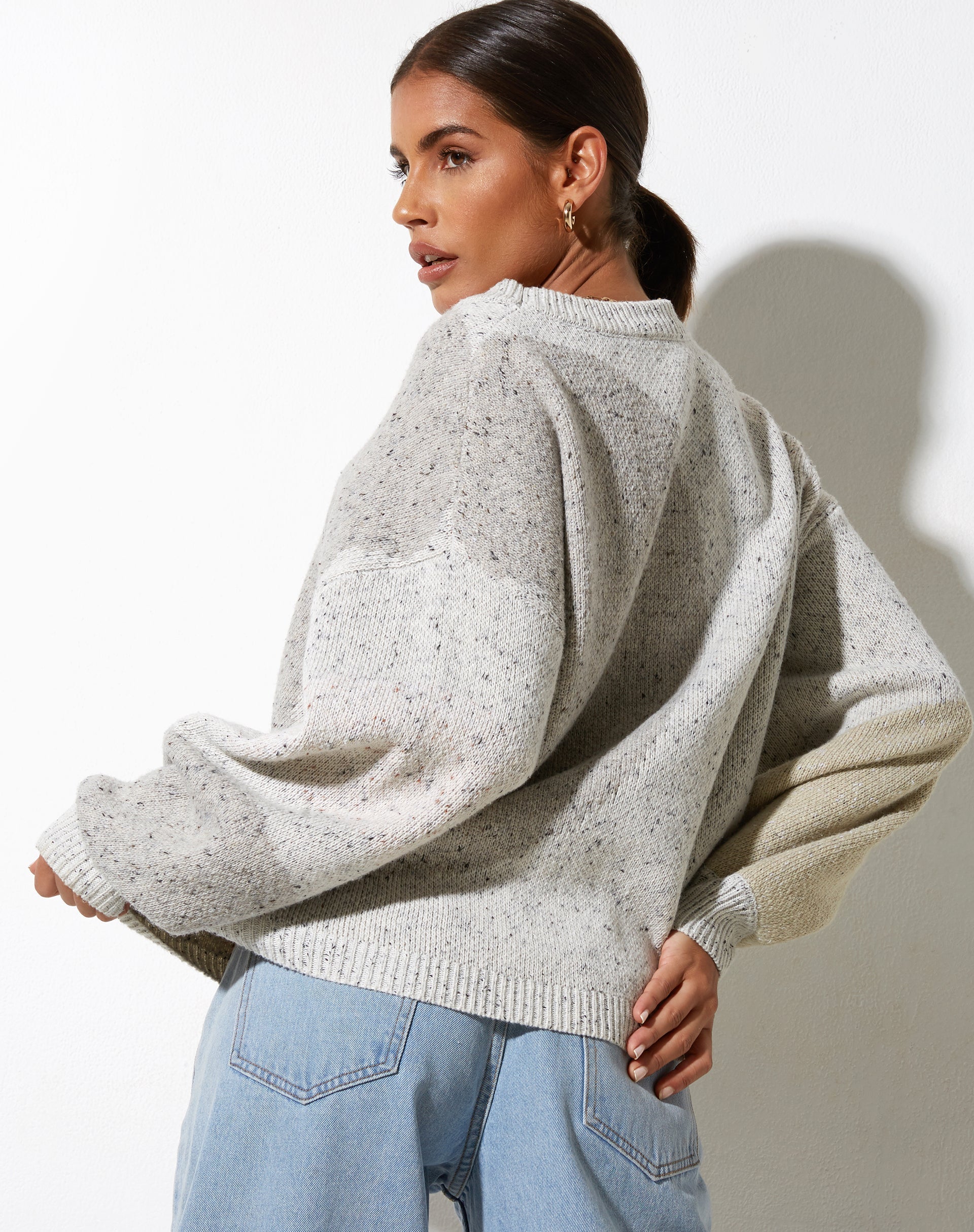image de Namari Jumper in Abstract Splodge Beige, Purple and Olive