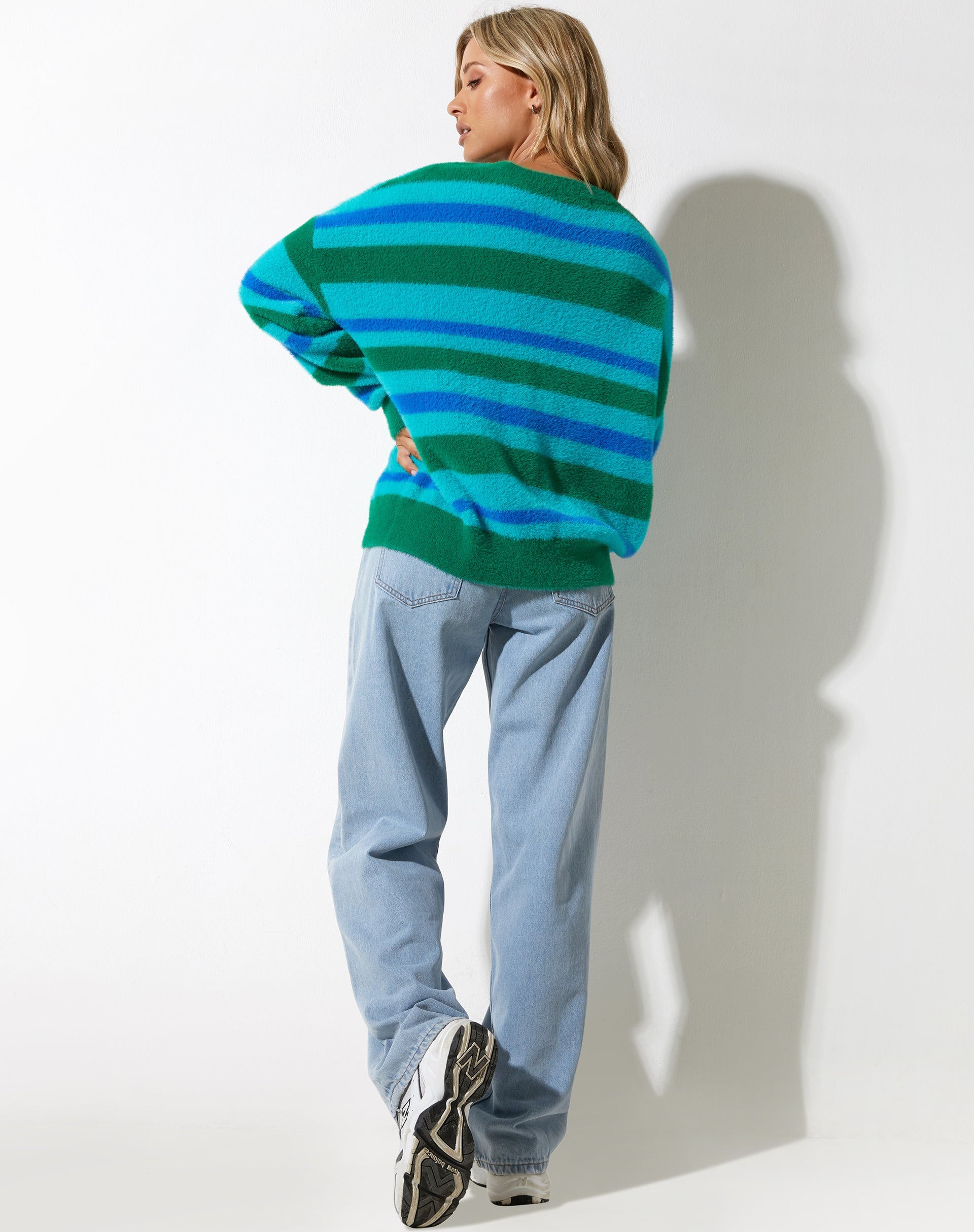 image de Namari Jumper in Fluffy Yarn Turquoise