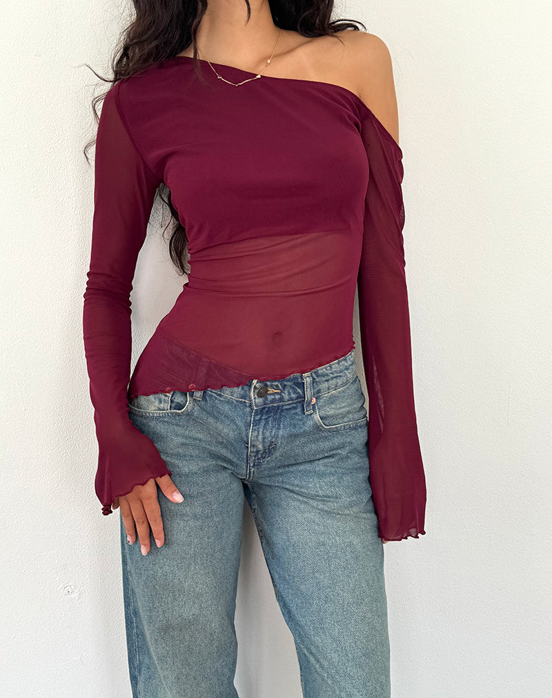 Narcissa Asymmetric Long Sleeve Top in Maroon (Top à manches longues asymétriques)