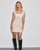 Image de la mini robe en satin de Nauli, crème au beurre