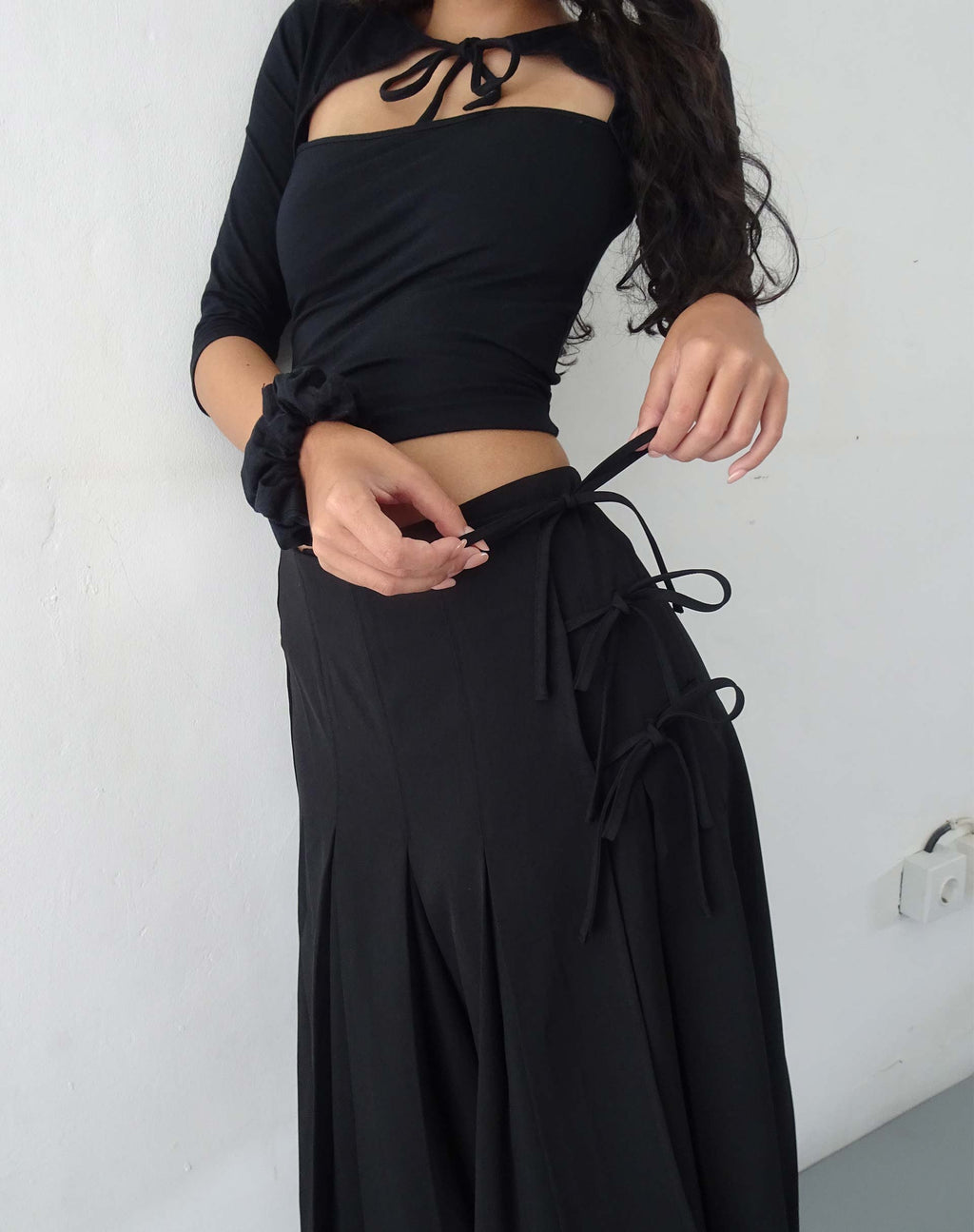 Jupe midi plissée Madelyn, noire