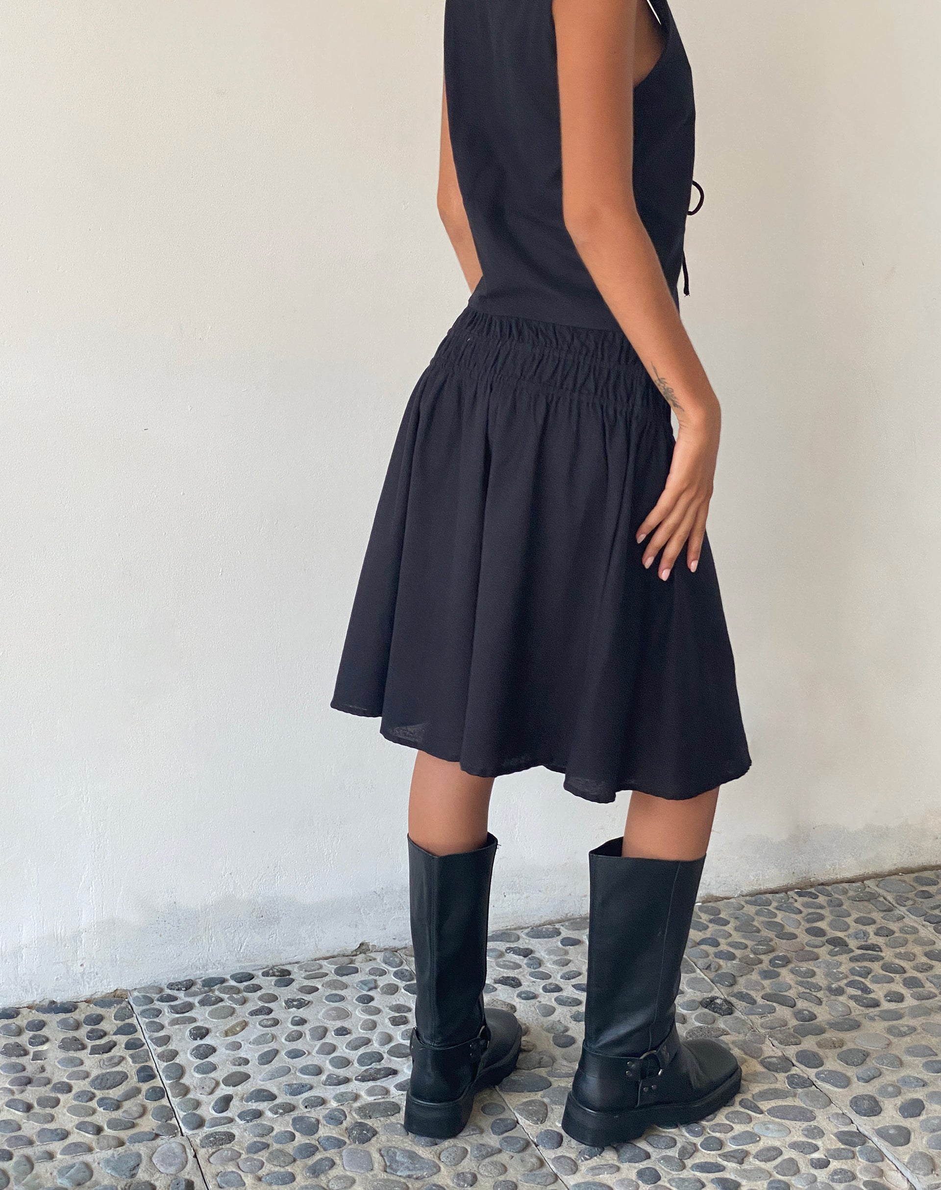 Image de MOTEL X JACQUIE Neleta Jupe midi à taille froncée en noir