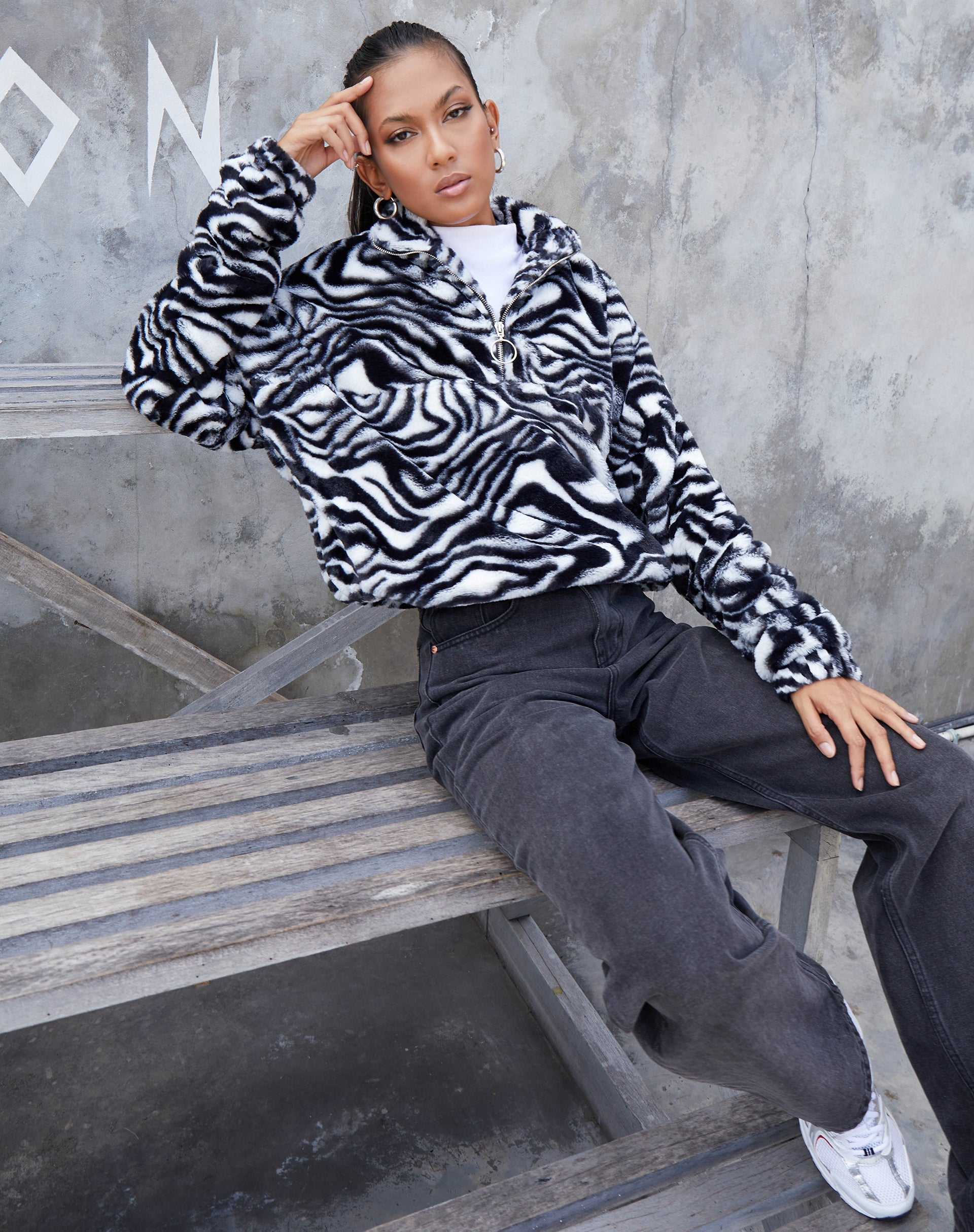 Image de Nero Ring Pull Jacket in Zebra Black and White