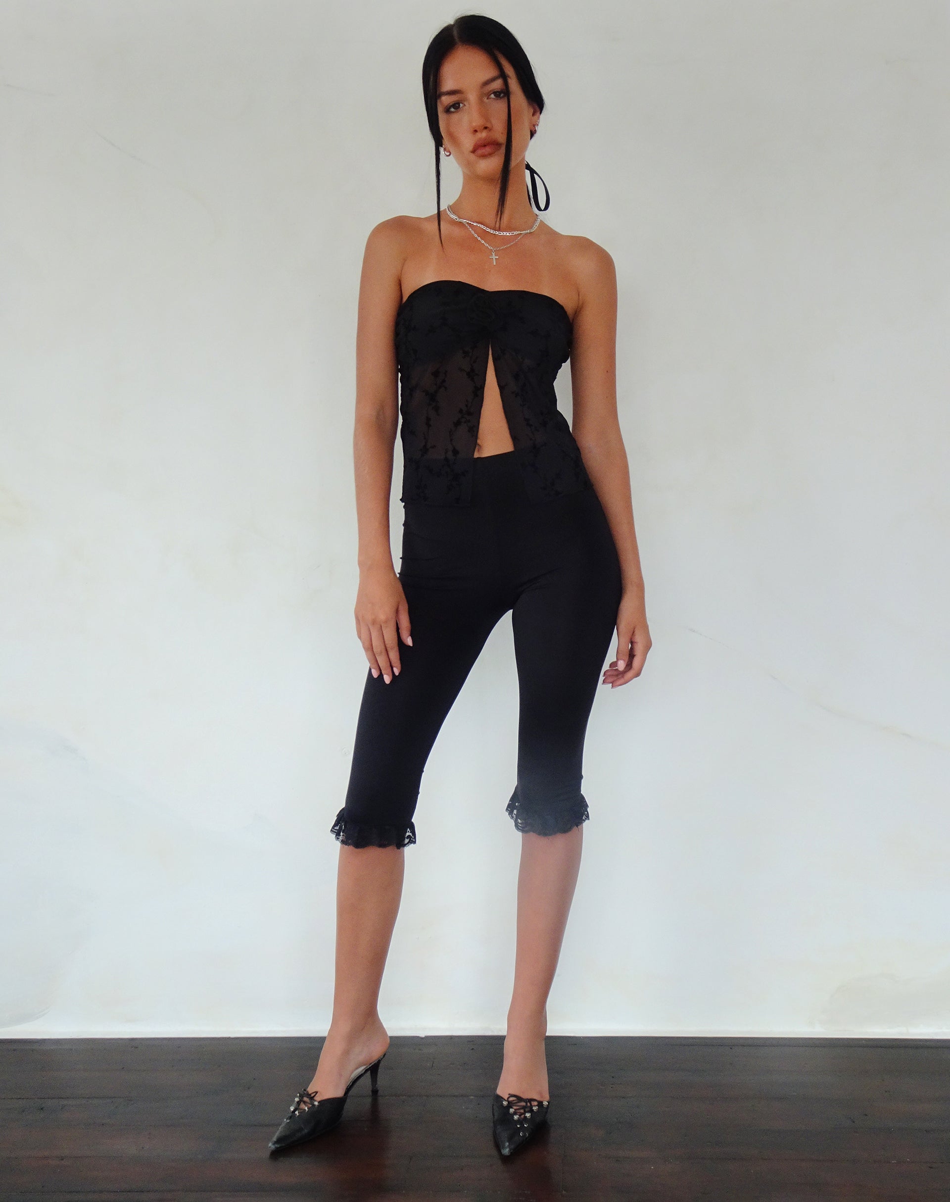 Image de Nicola Butterfly Top in Vine Flower Black