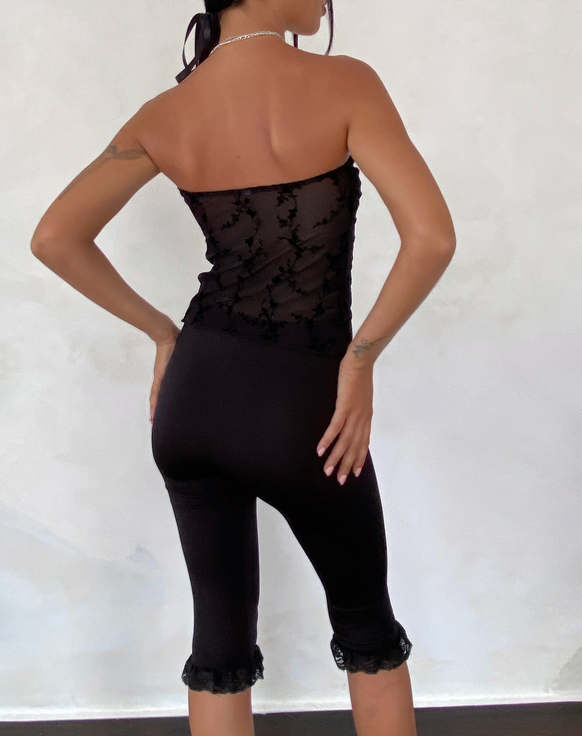 Image de Nicola Butterfly Top in Vine Flower Black