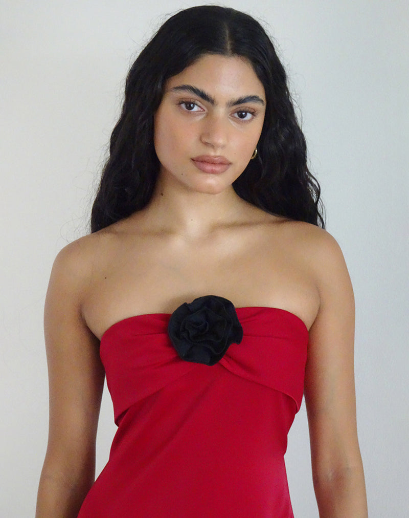 Robe Ninivala en rouge avec rosette noire