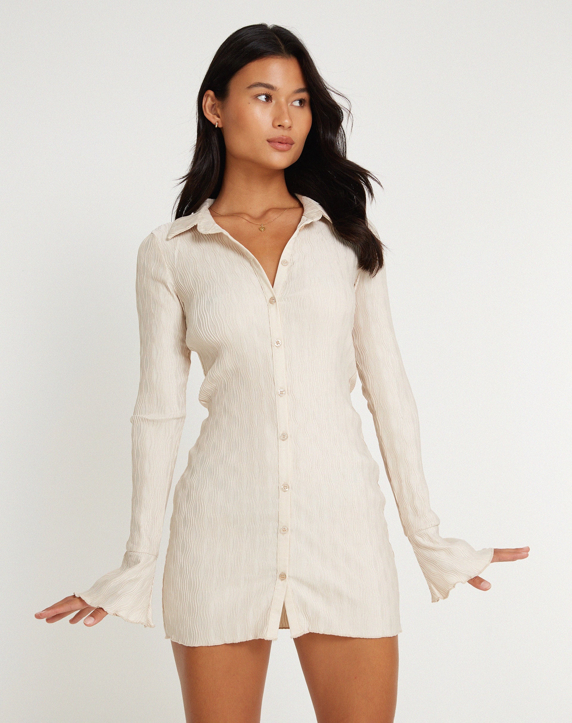 Image de Mini robe boutonnée Nitara en beige froissé