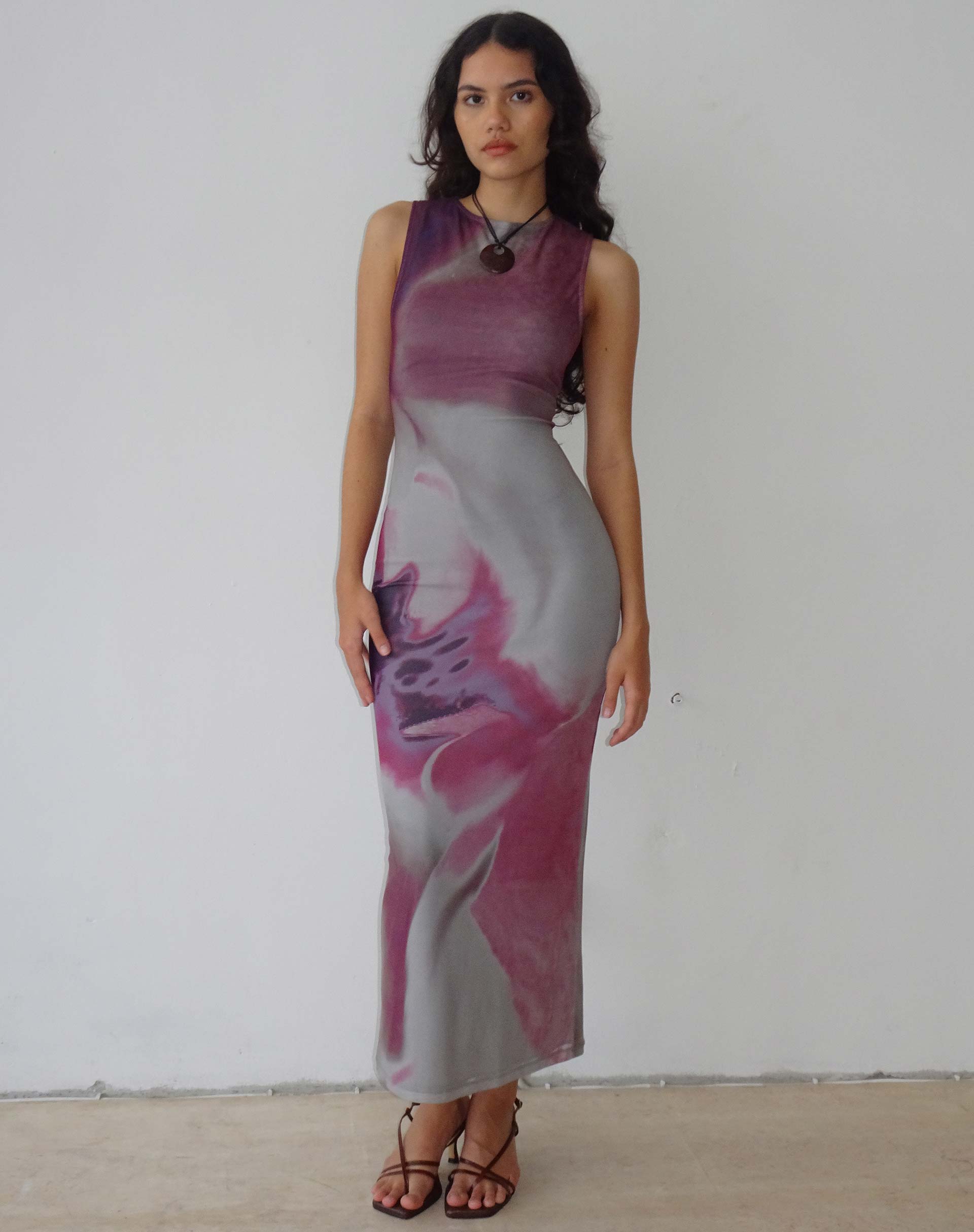 Image de la robe longue imprimée Fayola en rose Anatomie de la nature