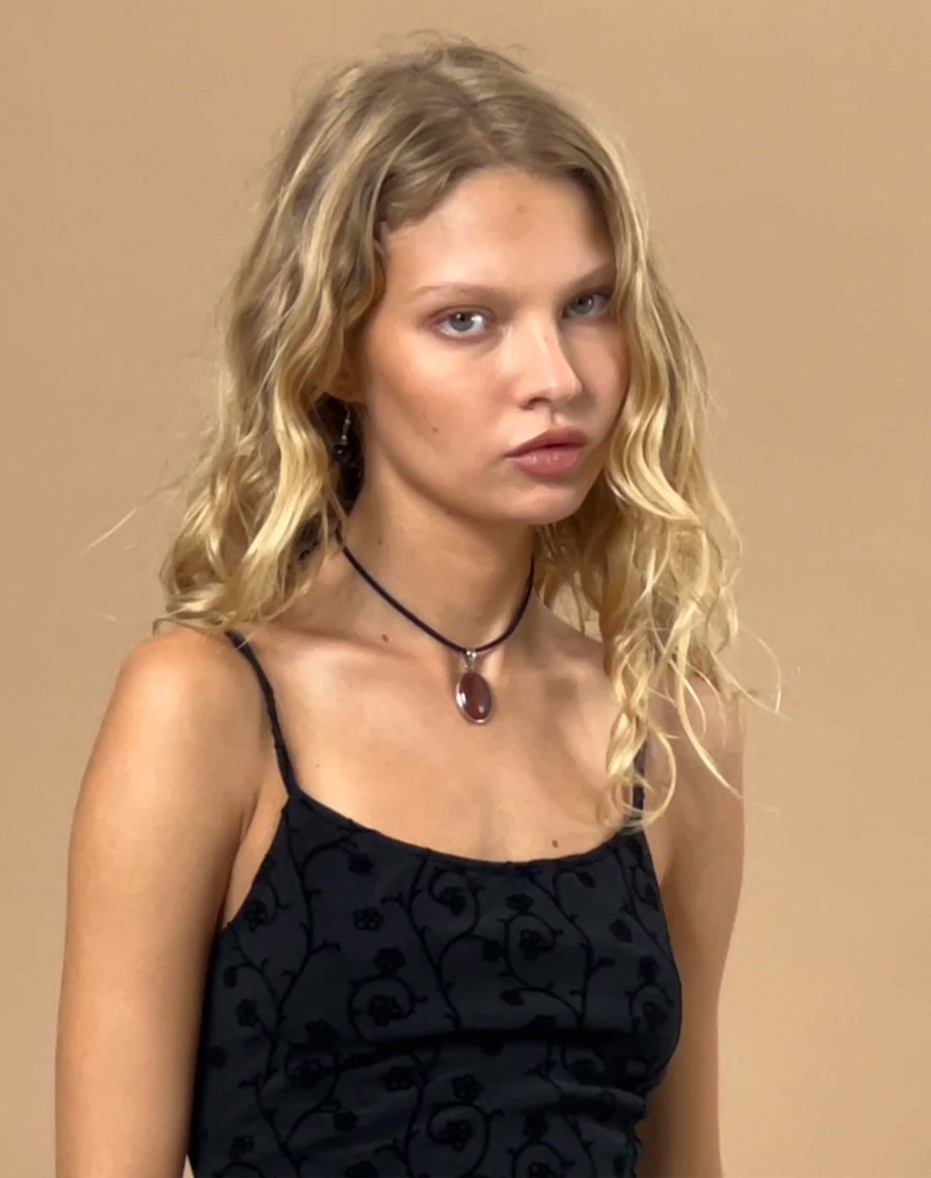 image de Nodu Maxi Dress in Black Dainty Floral Flock