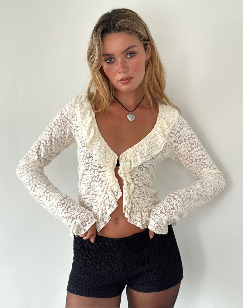 Image de Noemi Cardi en dentelle rose ivoire