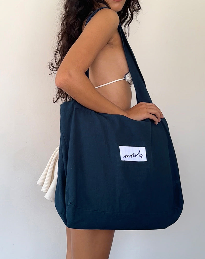 Image de Nola Totebag en bleu marine avec broderie Motel Love