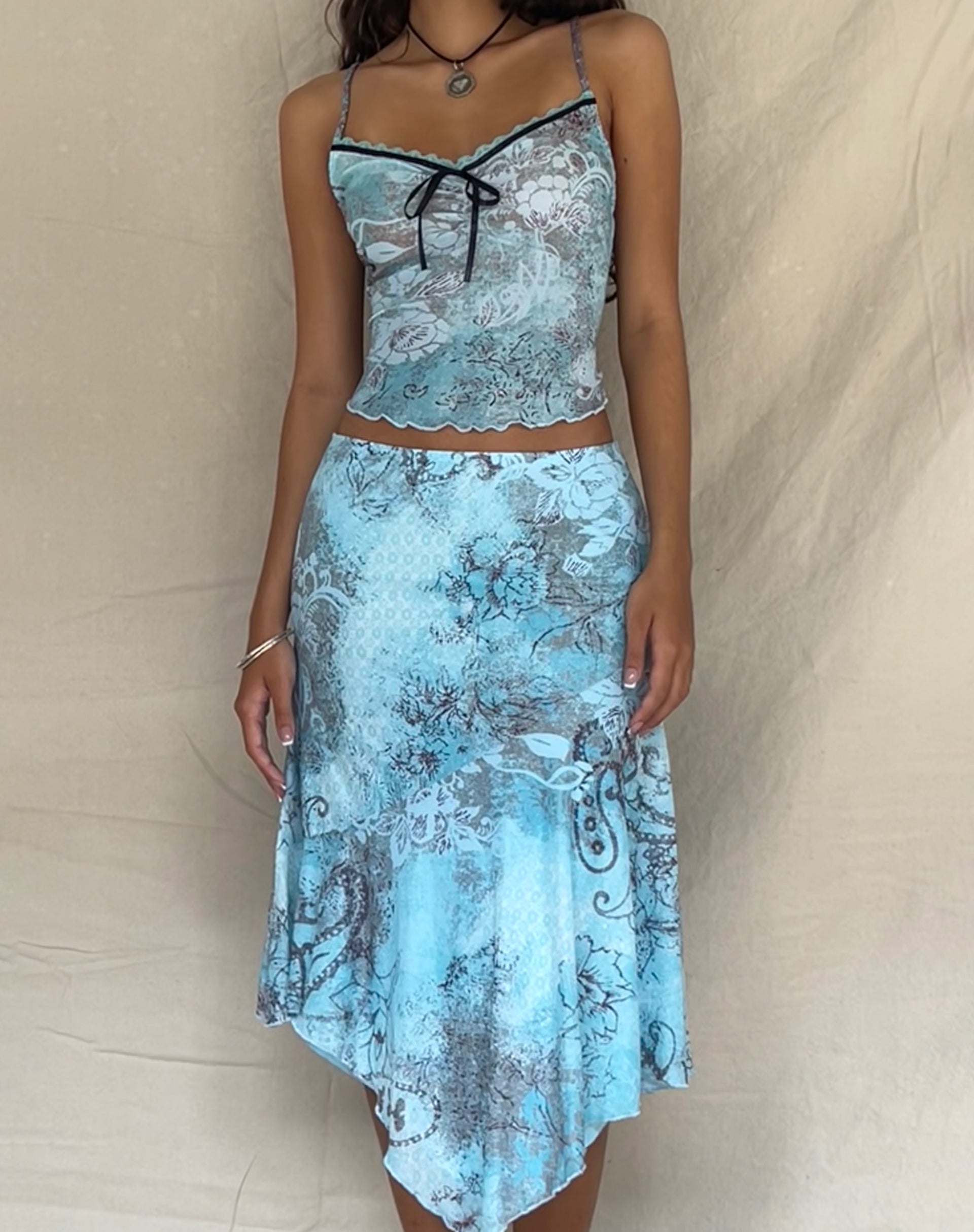 Image de Norde Cami Top in Blue Paisley Abstract Rustic
