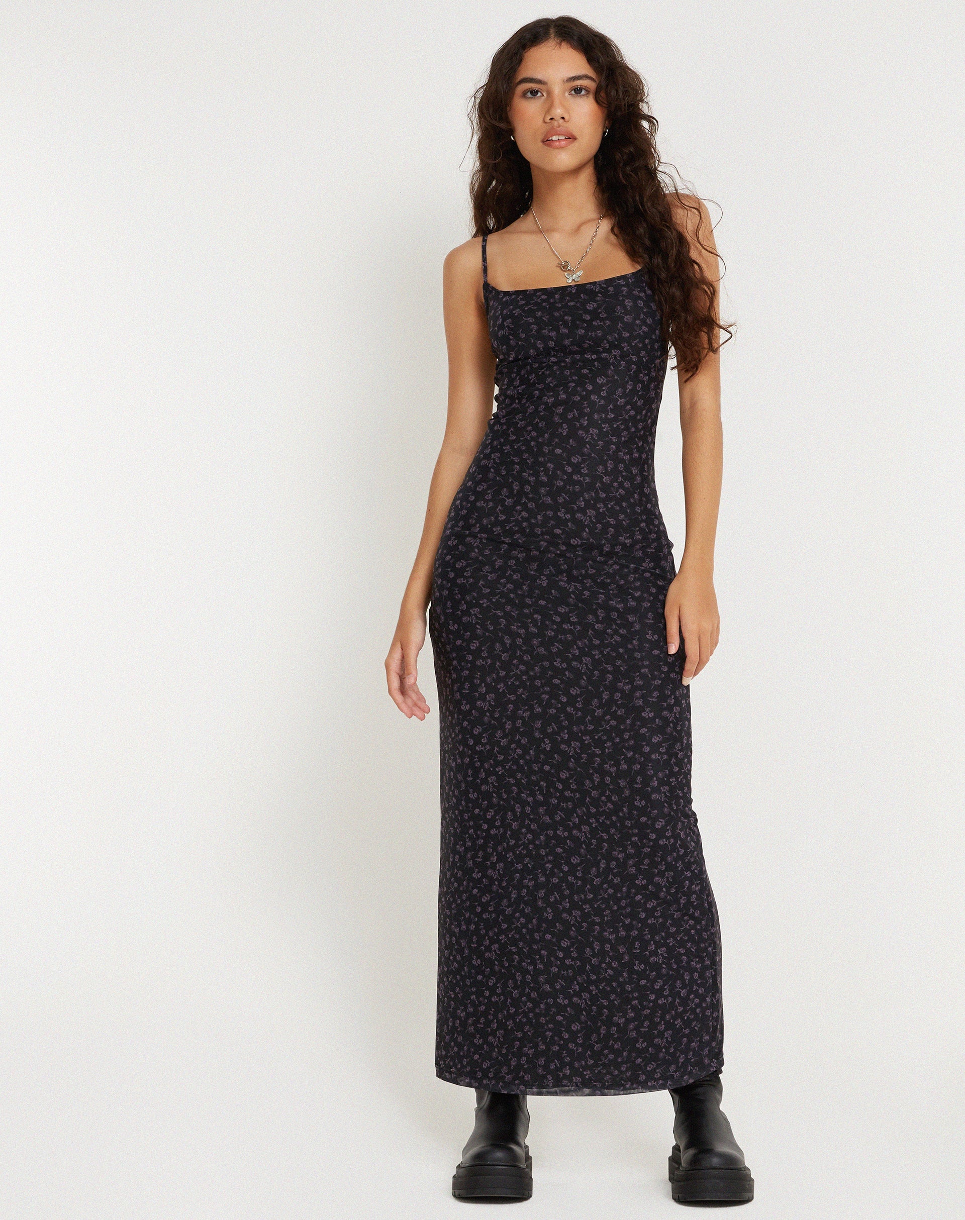 image de Norila Maxi Dress in Dark Ditsy Rose Black
