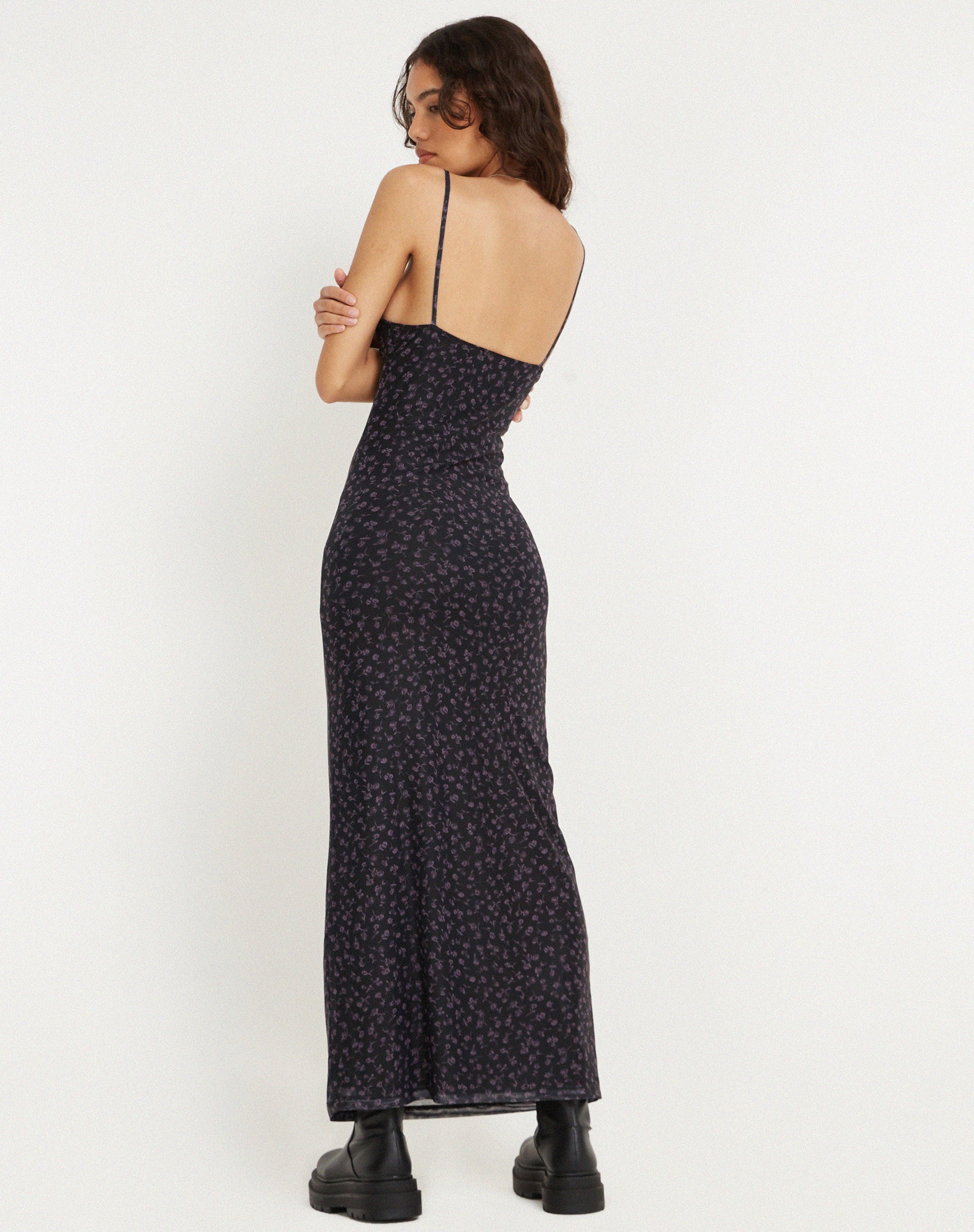 image de Norila Maxi Dress in Dark Ditsy Rose Black