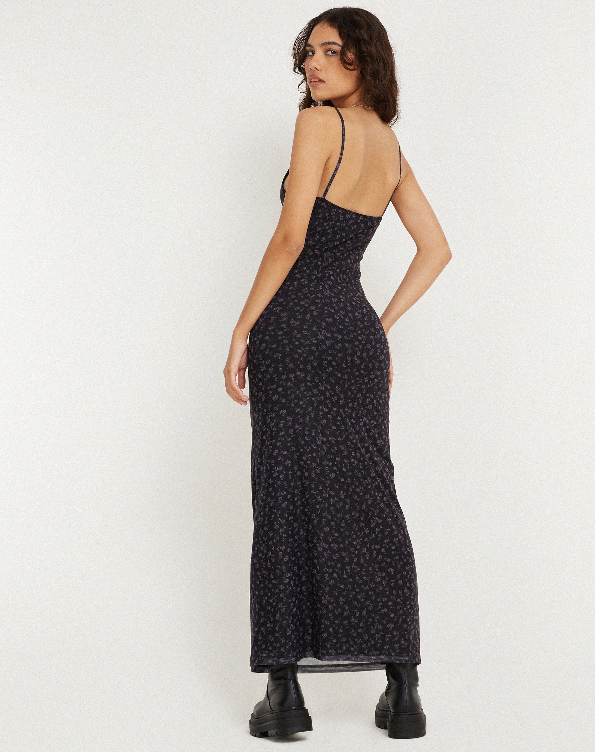 image de Norila Maxi Dress in Dark Ditsy Rose Black