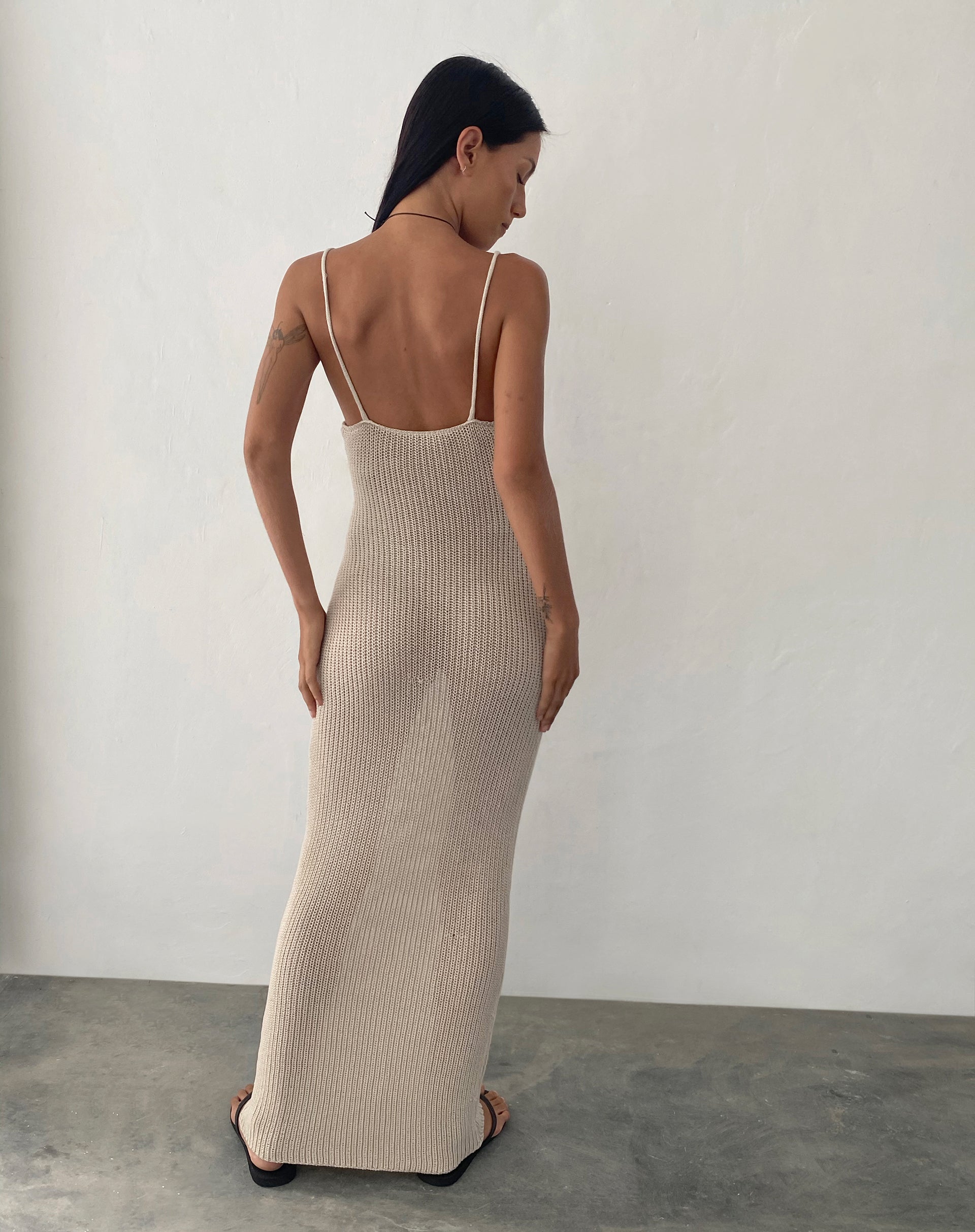 Image de la robe longue en maille Norila in Neutral