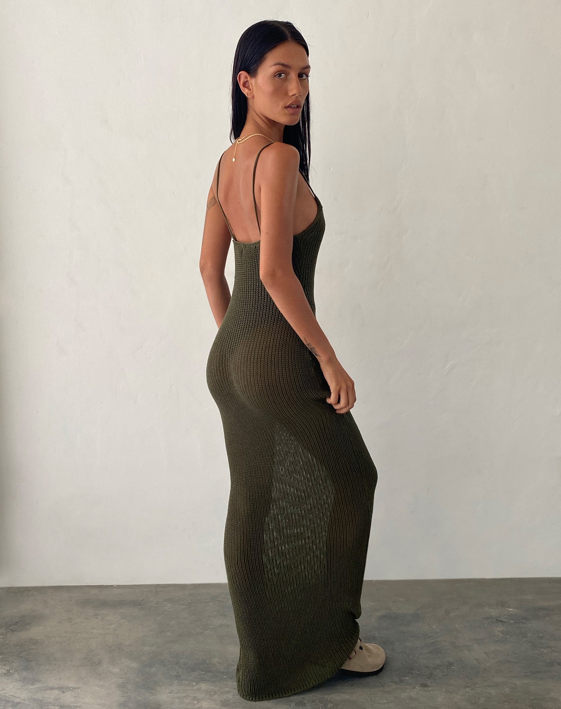 Image de la robe longue en maille Norila en olive