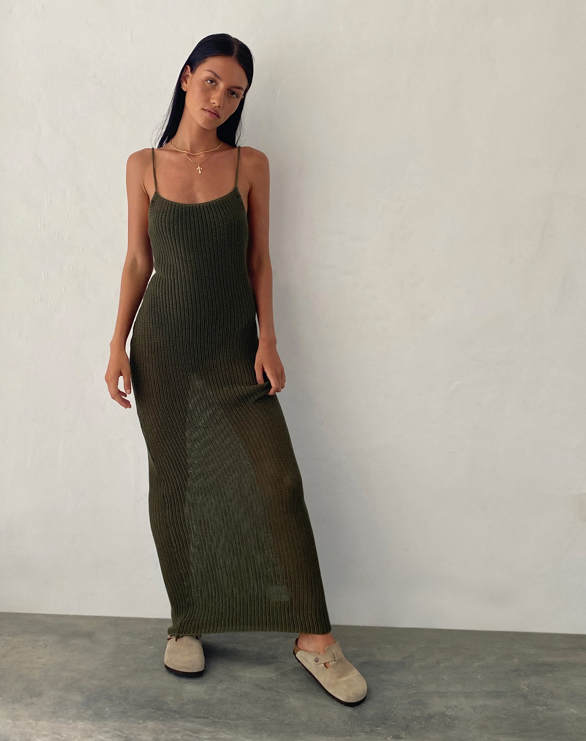 Image de la robe longue en maille Norila en olive