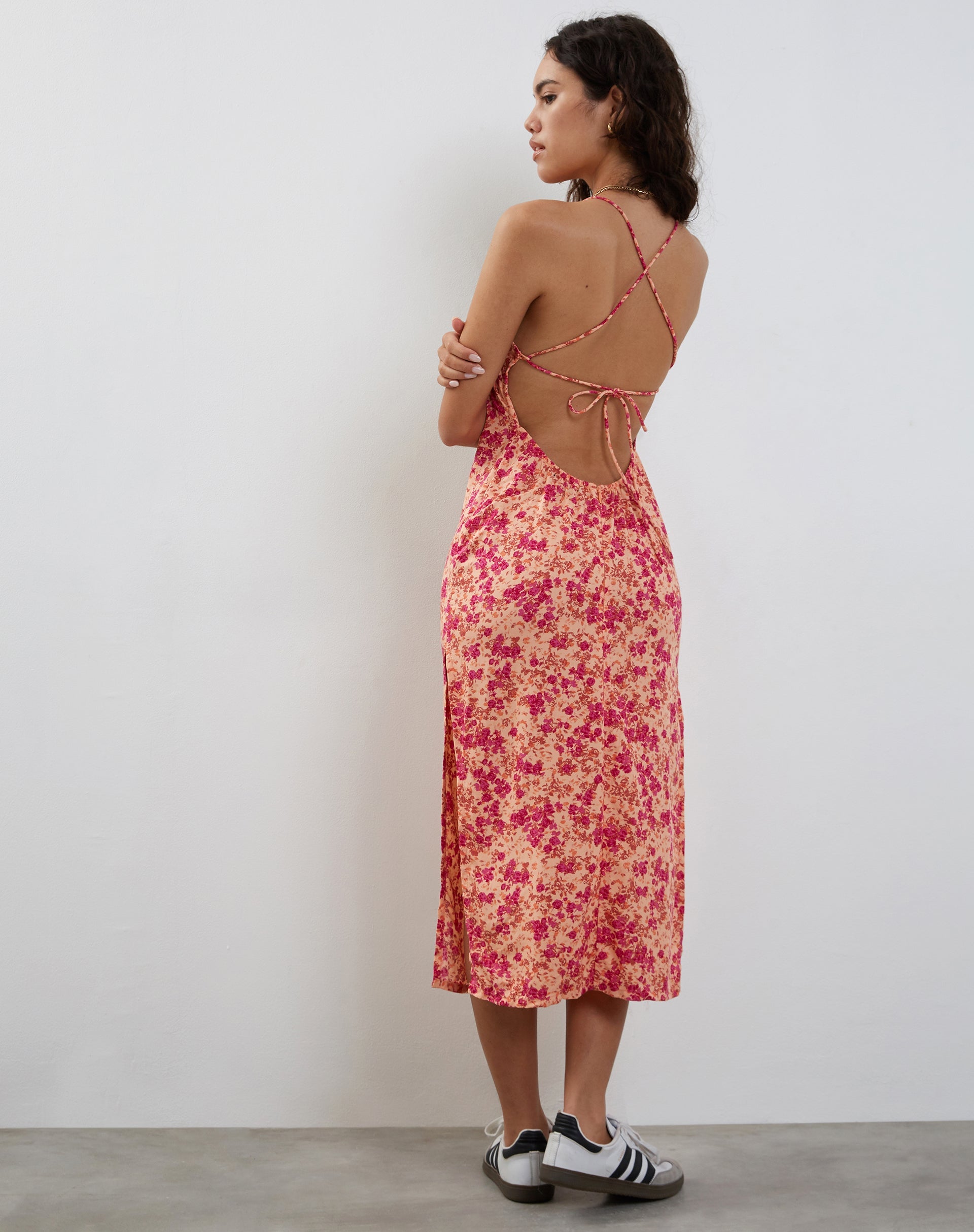 Image de Nosita Midi Dress in Wild Dark Flower Cantaloupe
