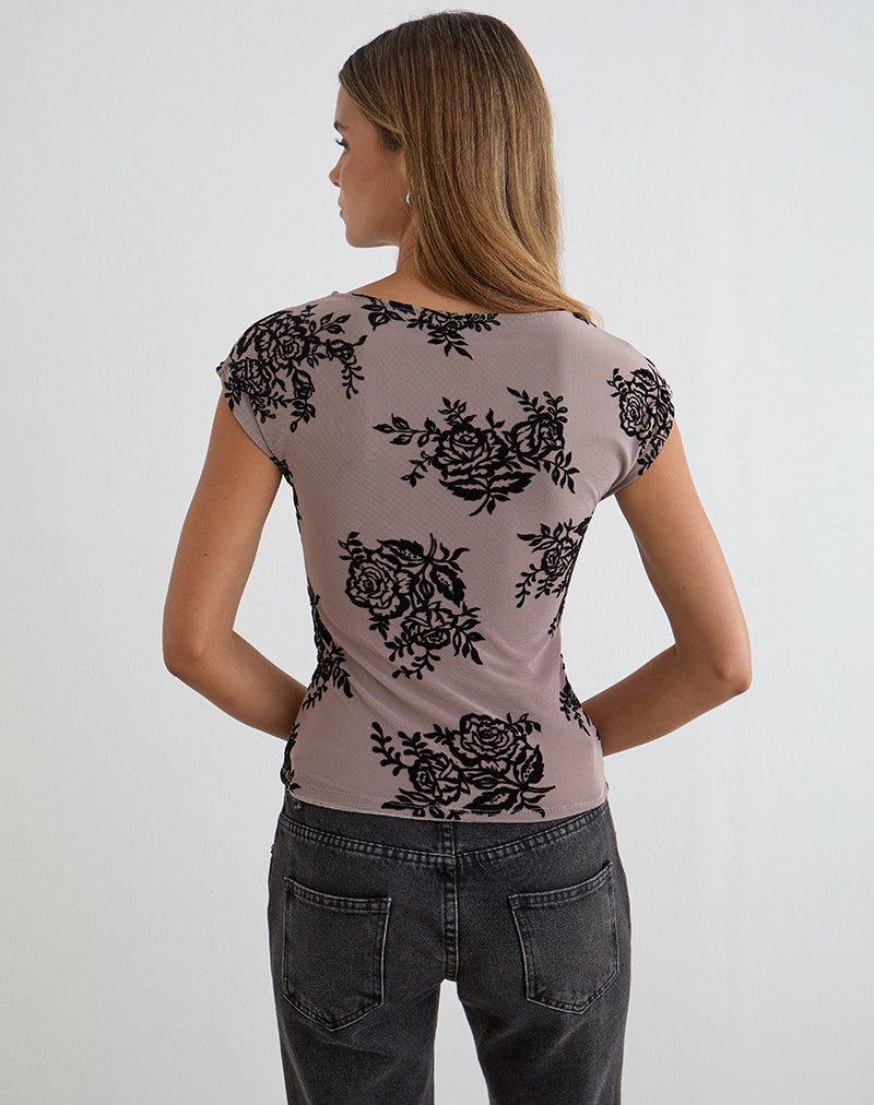 Image du modèle Nova Top en gris taupe avec motif floral floqué audacieux