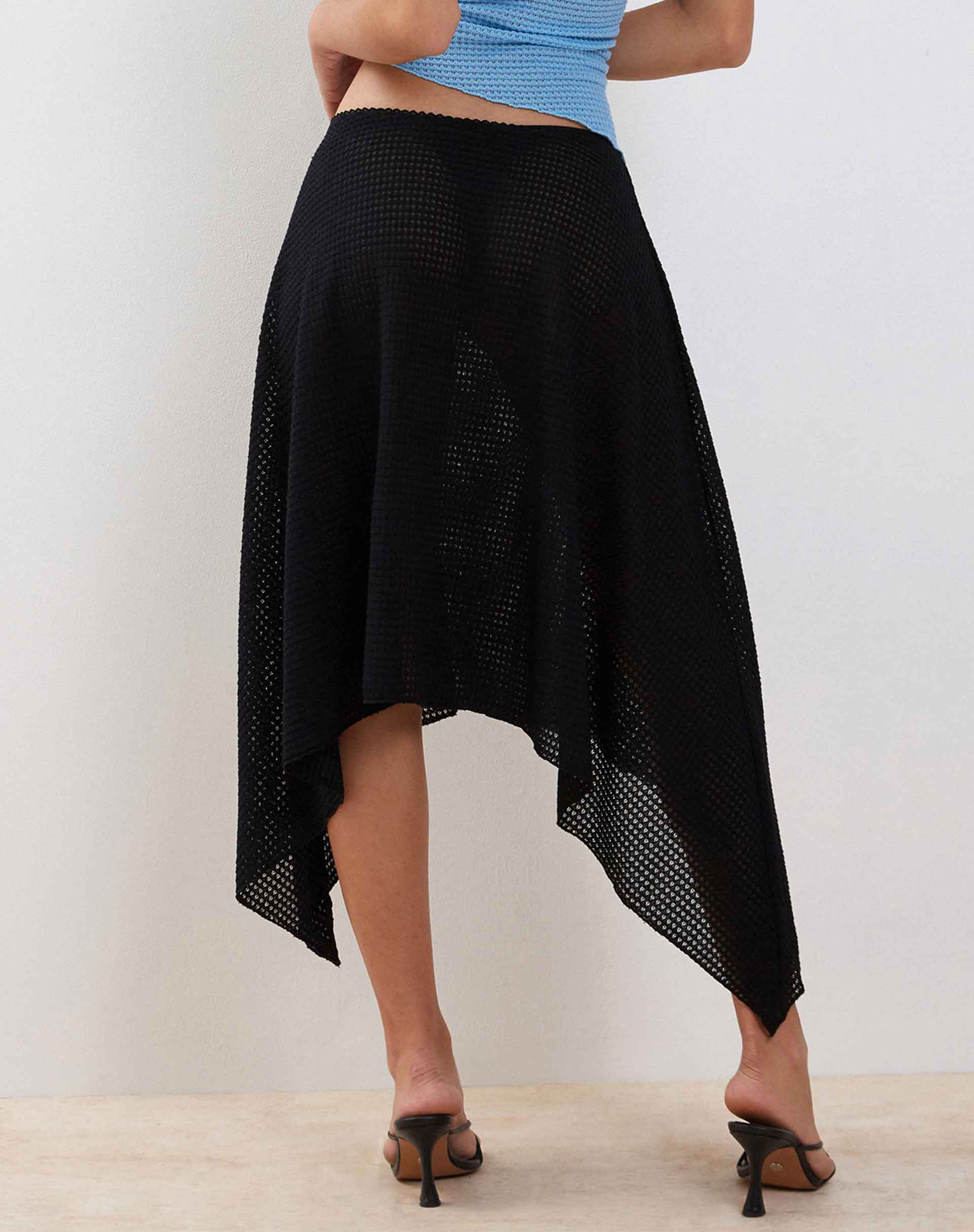 Image de Tullia Jupe midi asymétrique en crochet noir
