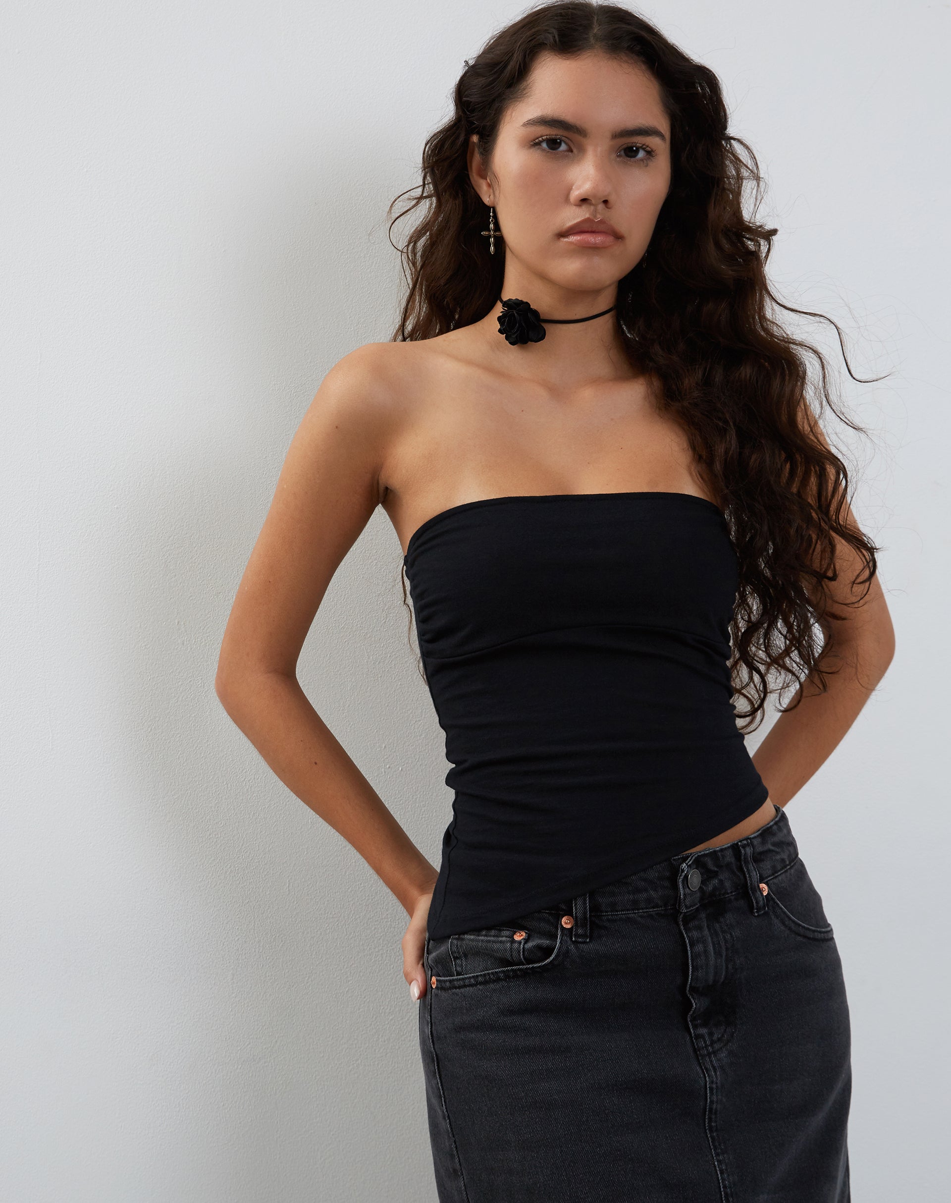 Image de Minase Top bandeau asymétrique en noir