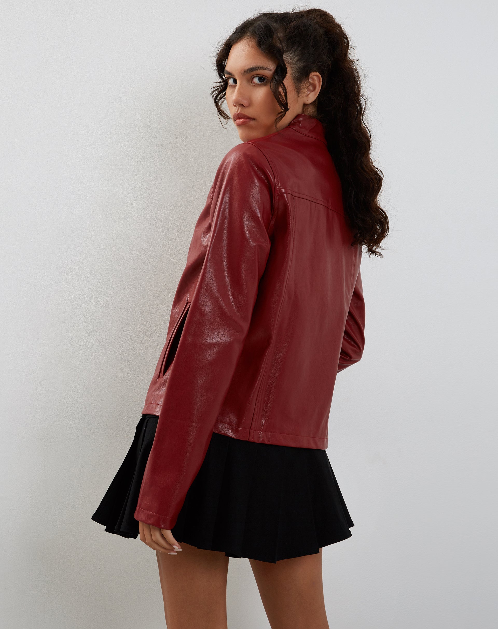 Image de la veste Olivia en PU rouge sang
