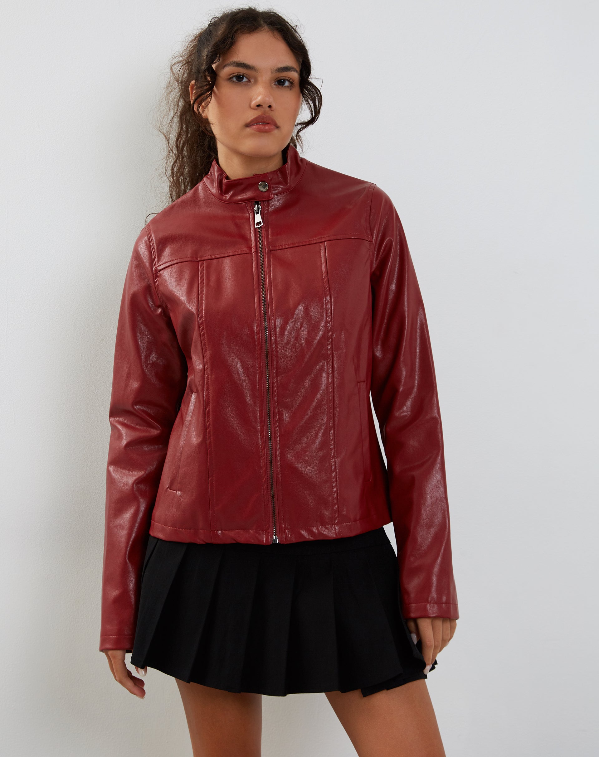 Image de la veste Olivia en PU rouge sang