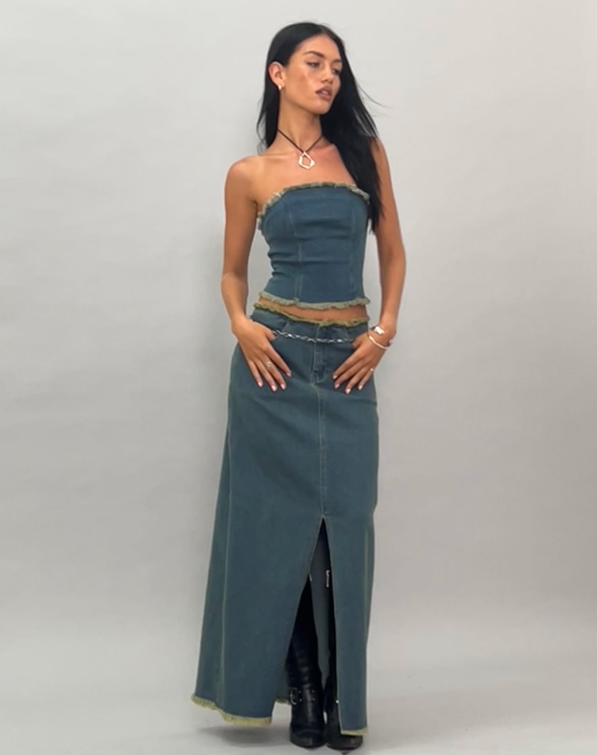 Image de Zaenap Frayed Denim Maxi Skirt in Brown Blue Acid