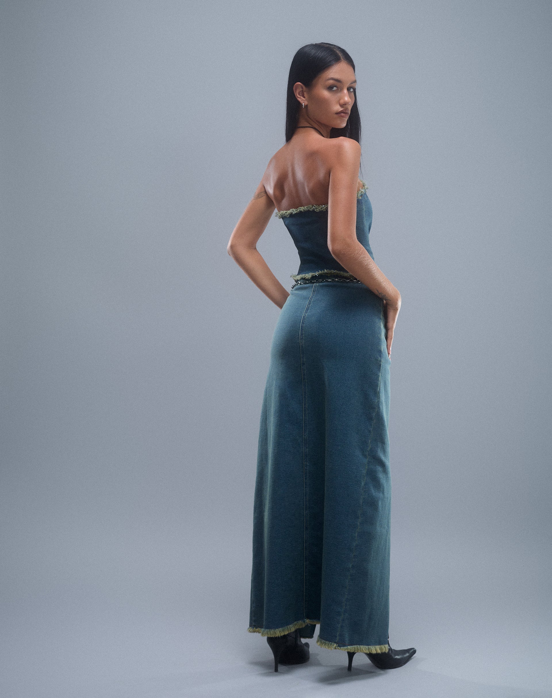 Image de Zaenap Frayed Denim Maxi Skirt in Brown Blue Acid