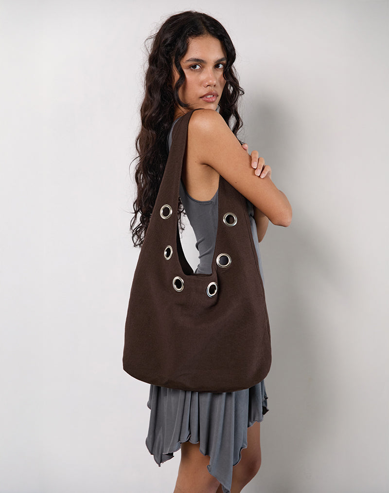 Sac à bandoulière Oru en marron avec œillets