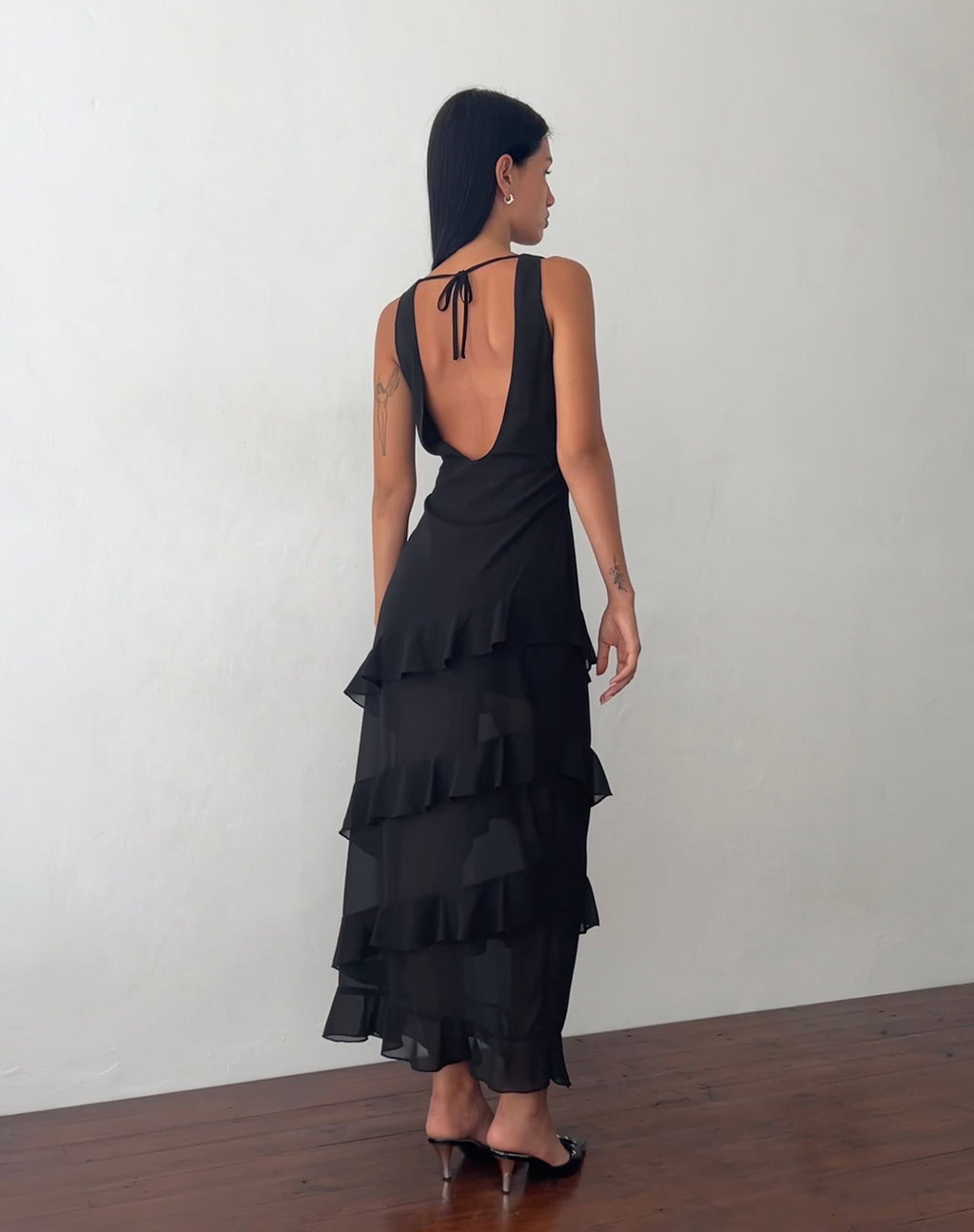 Otna - Robe longue en mousseline à volants - Noir