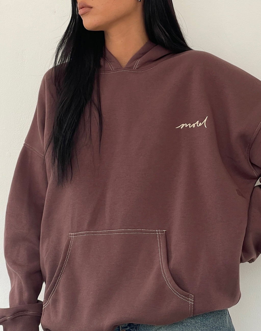 Sweat à capuche oversize en acajou foncé avec broderie Motel Scribble