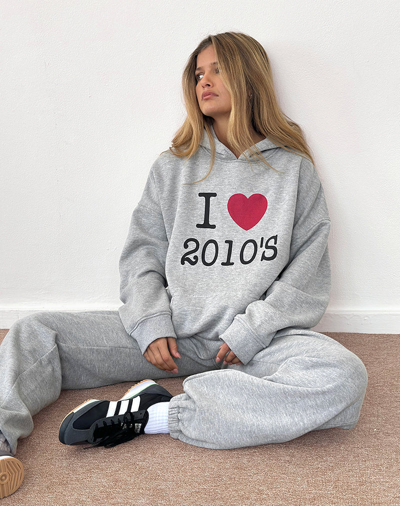 Image du sweat à capuche surdimensionné en gris marron avec imprimé I Love 2010's