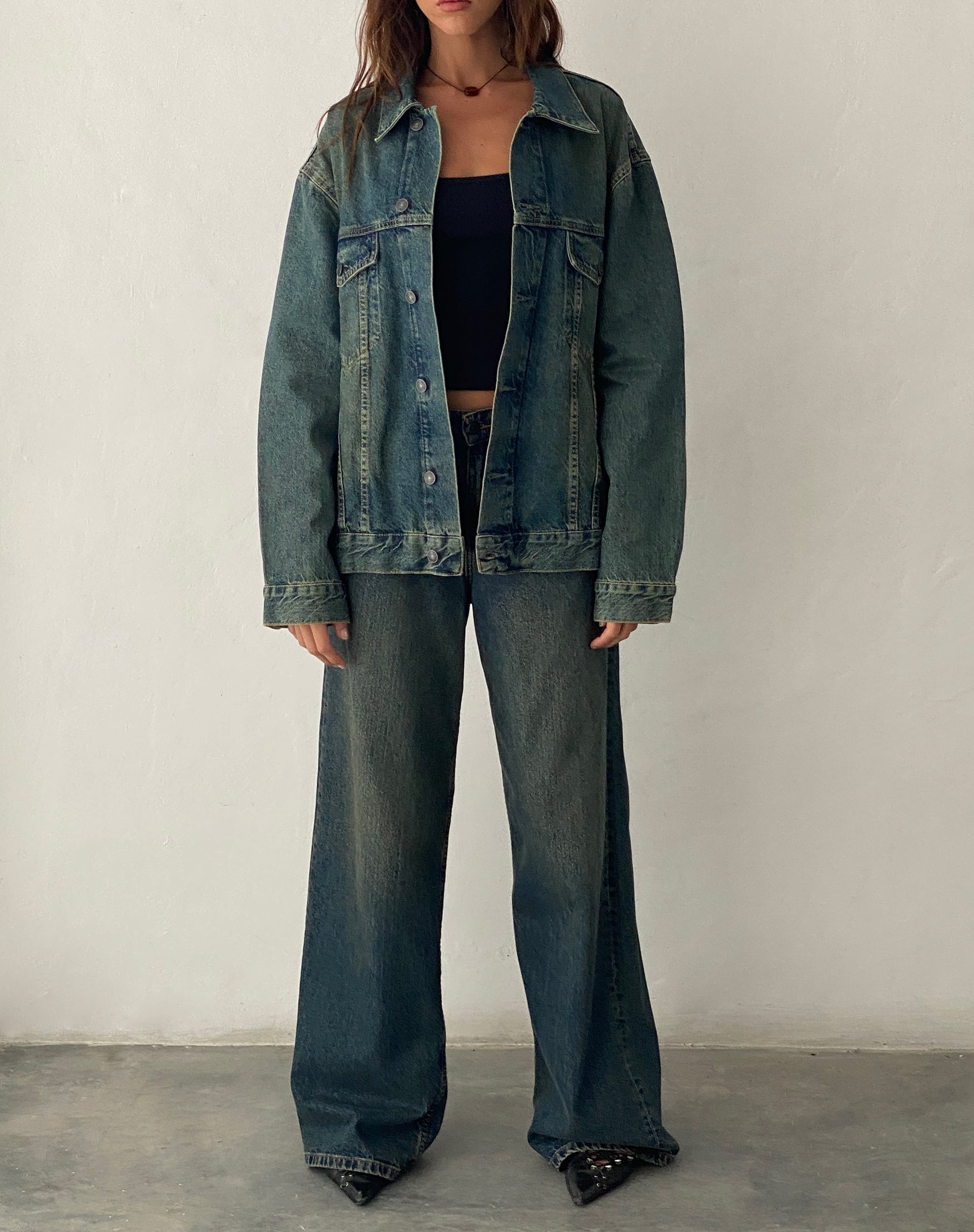 Image de la veste en jean surdimensionnée en brun bleu acide