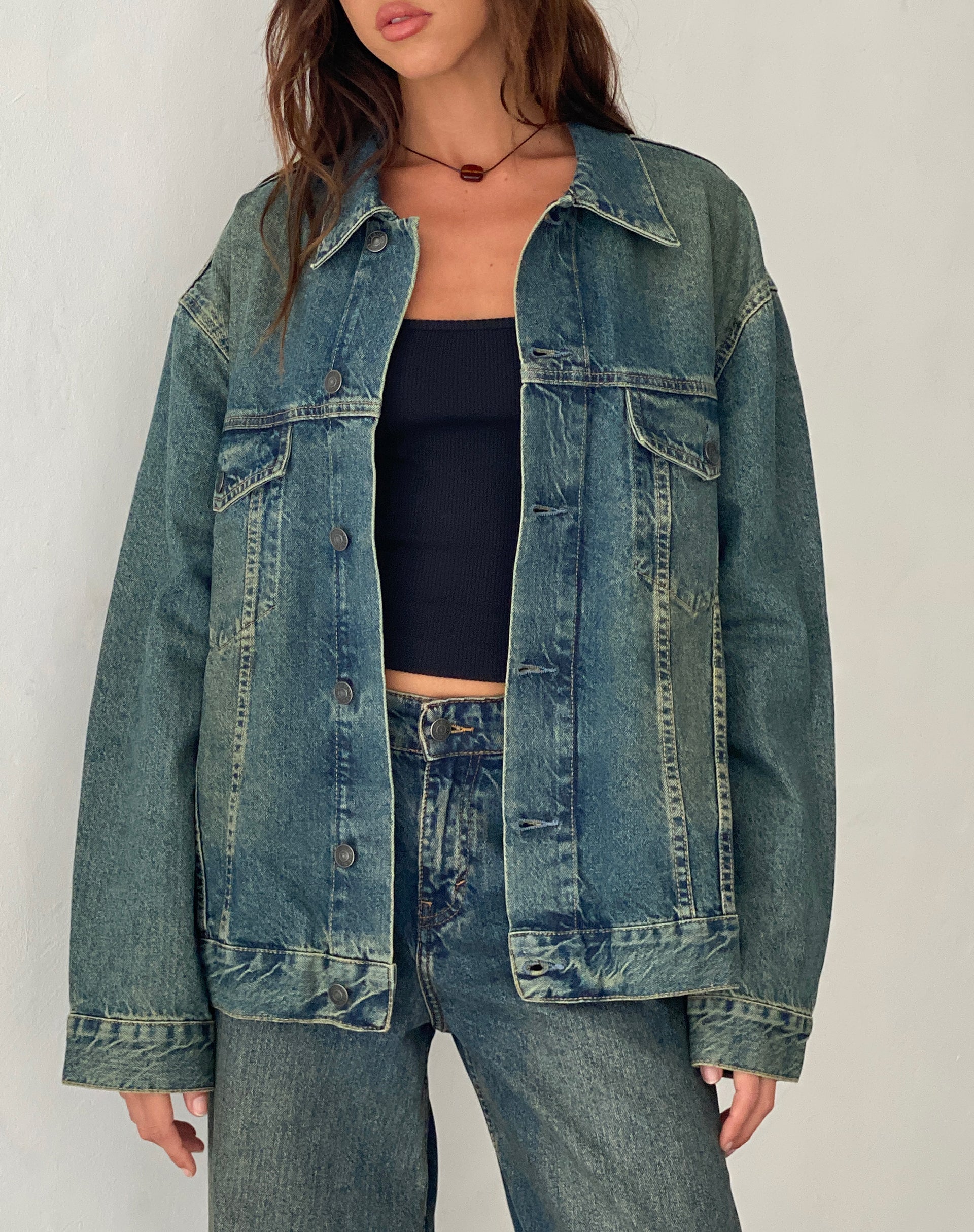 Image de la veste en jean surdimensionnée en brun bleu acide