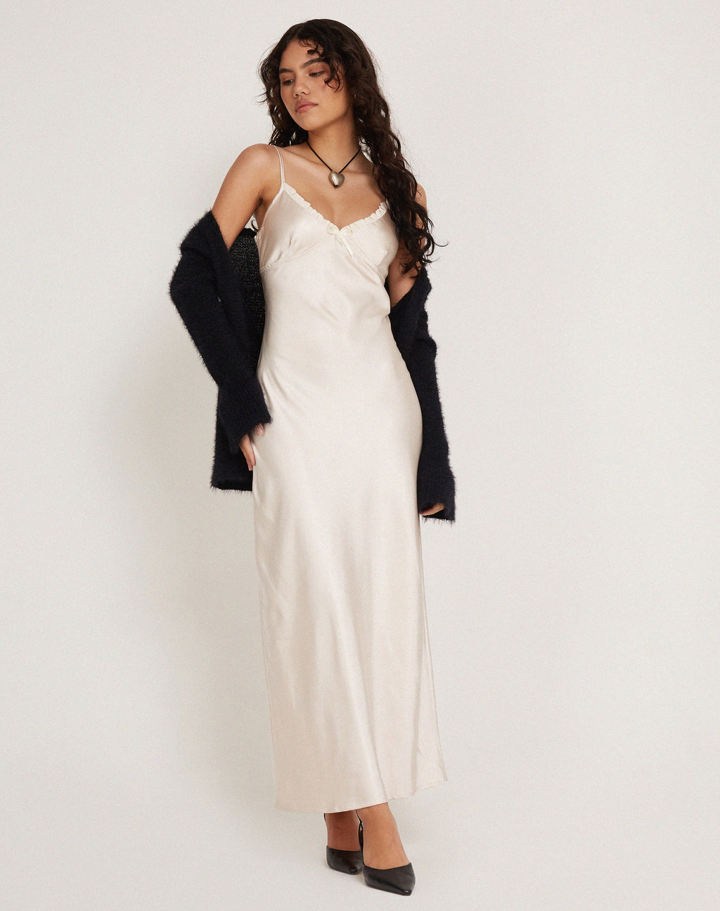 Robe midi Padil en satin ivoire perlé