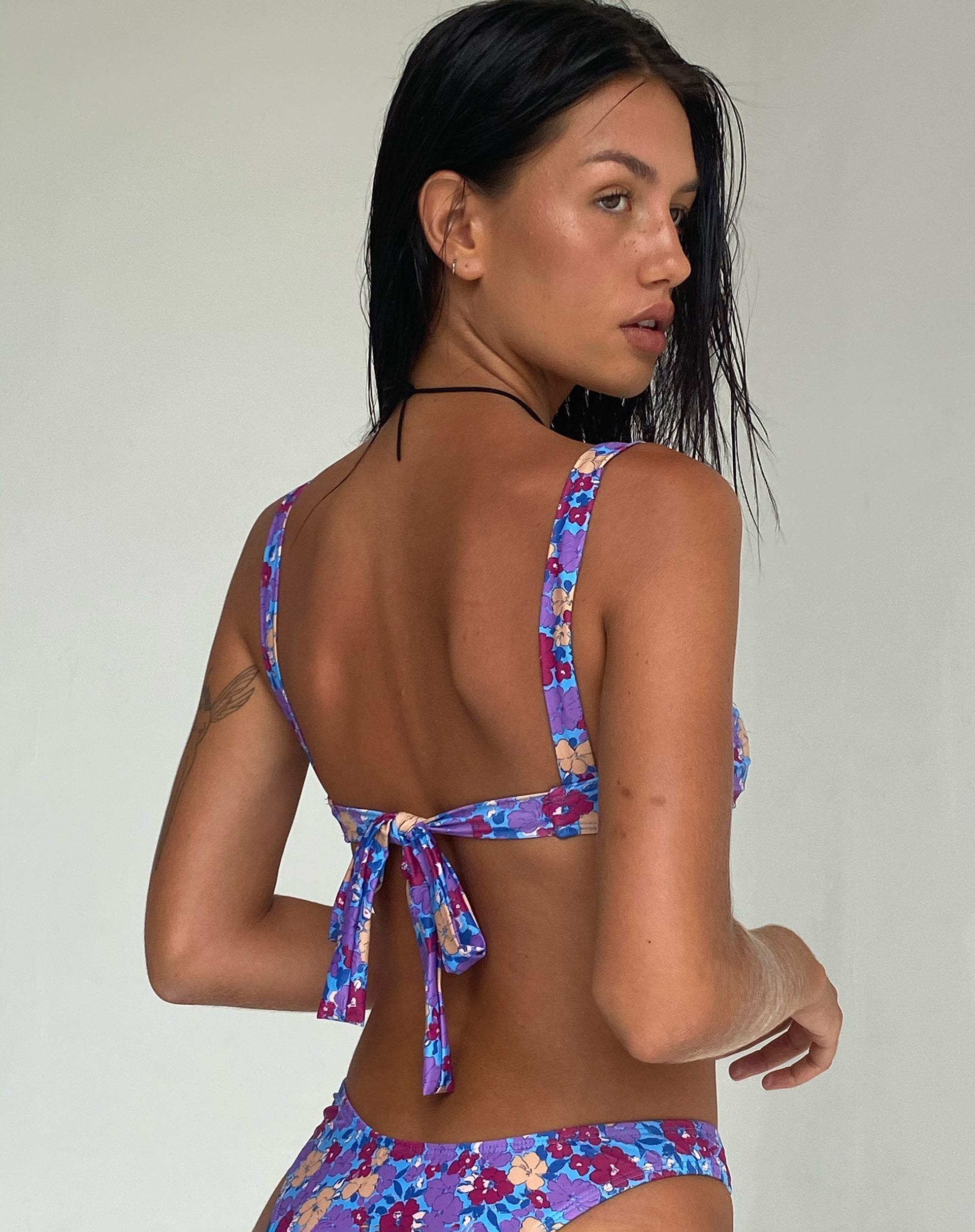 Image de Pafri Bikini Top in Washed Out Floral Purple