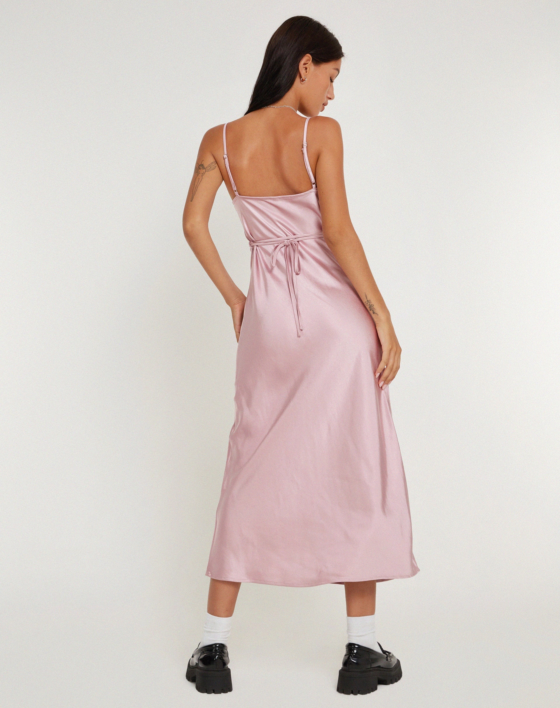 image de Palasha Midi Dress in Satin Dusky Pink