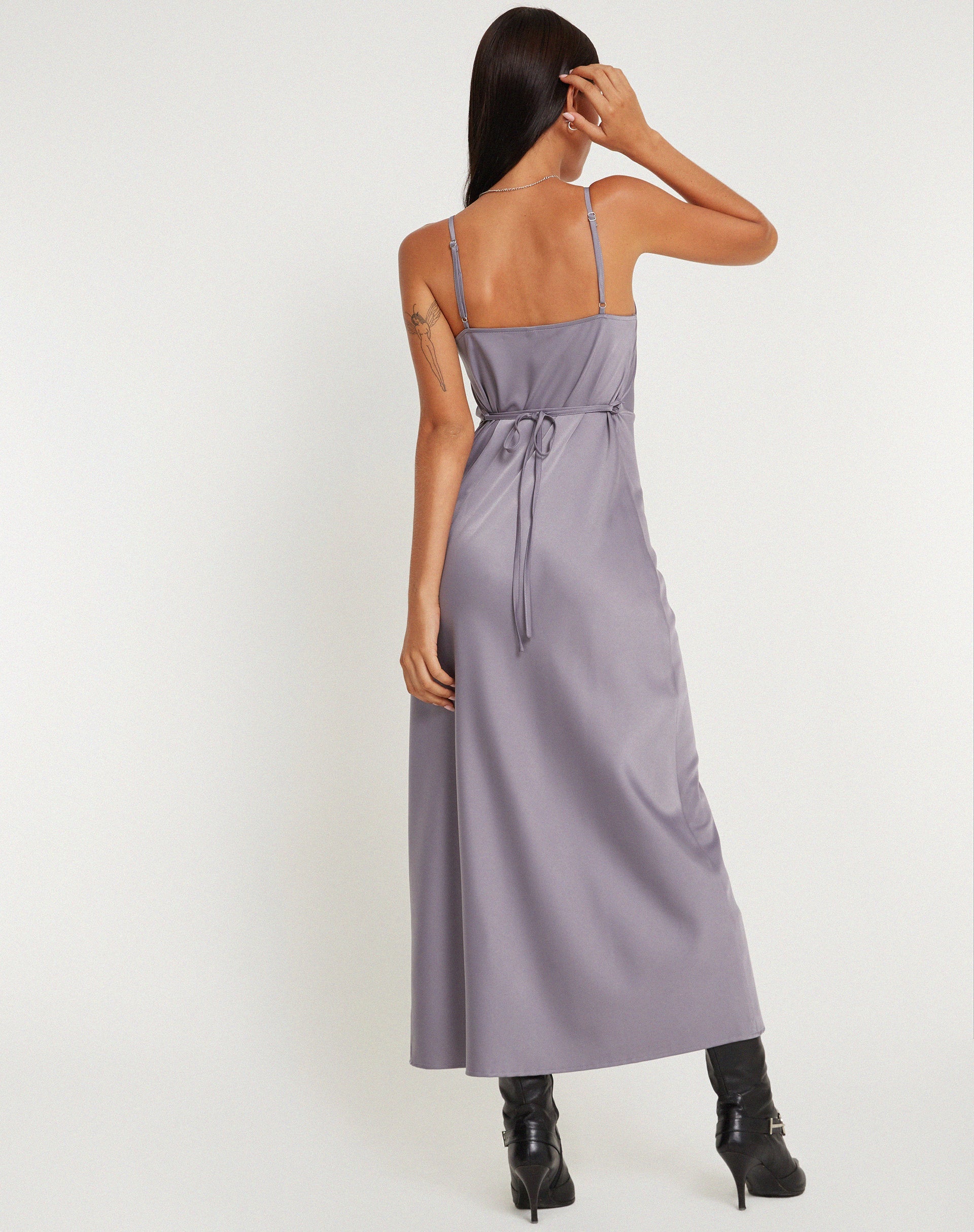 IMAGE de la robe midaxi Palasha en satin Grey Ridge