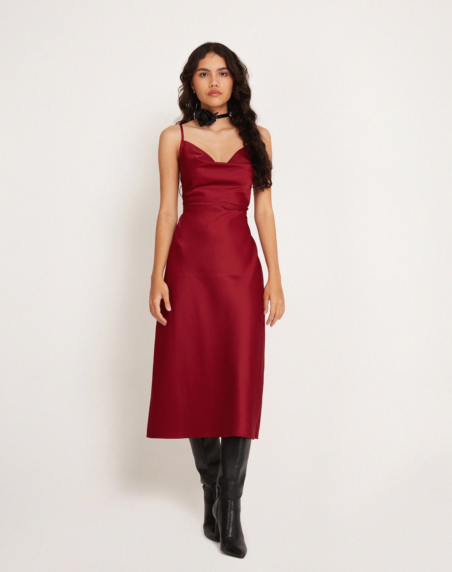 image de Palasha Midi Dress in Satin Red