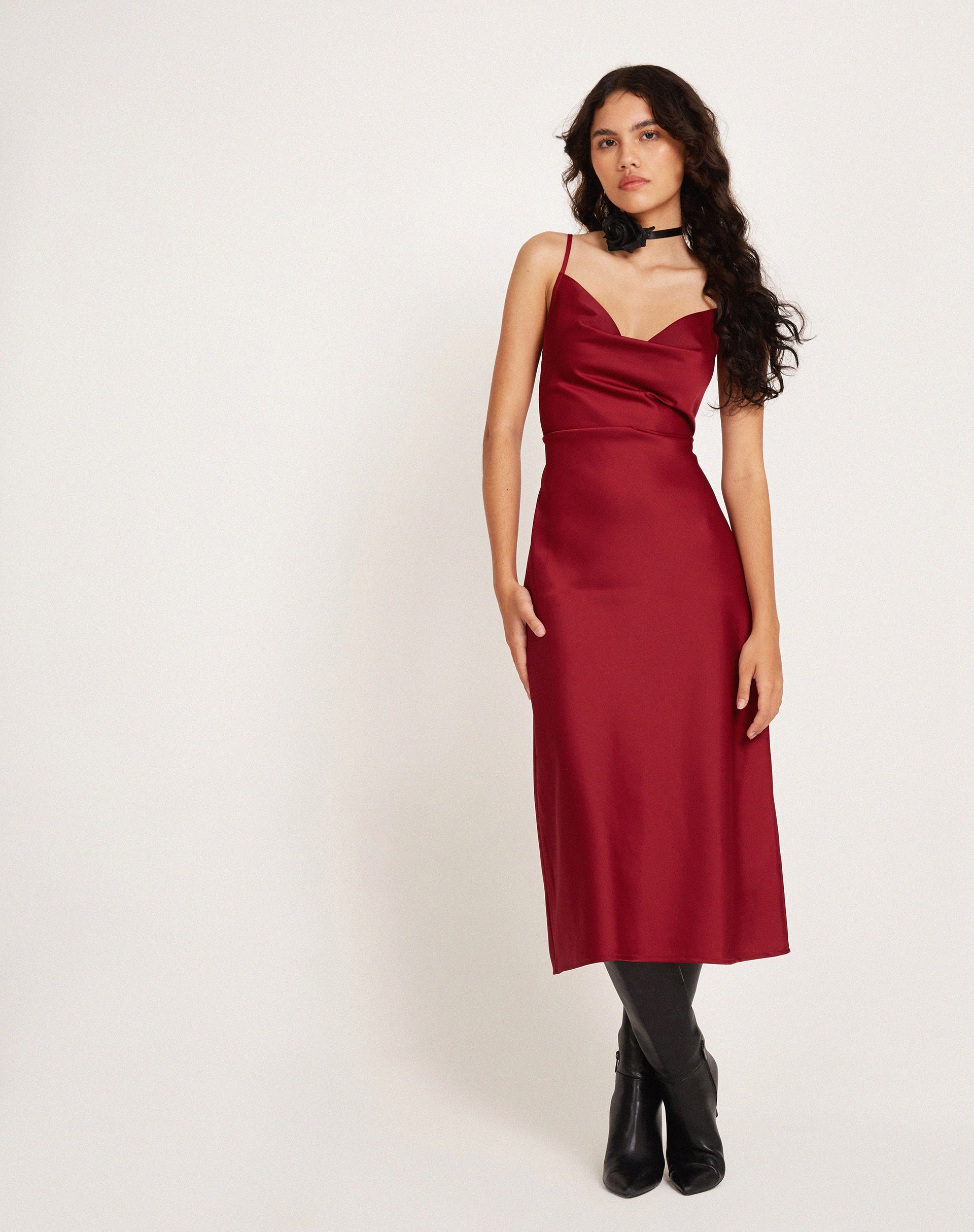 image de Palasha Midi Dress in Satin Red