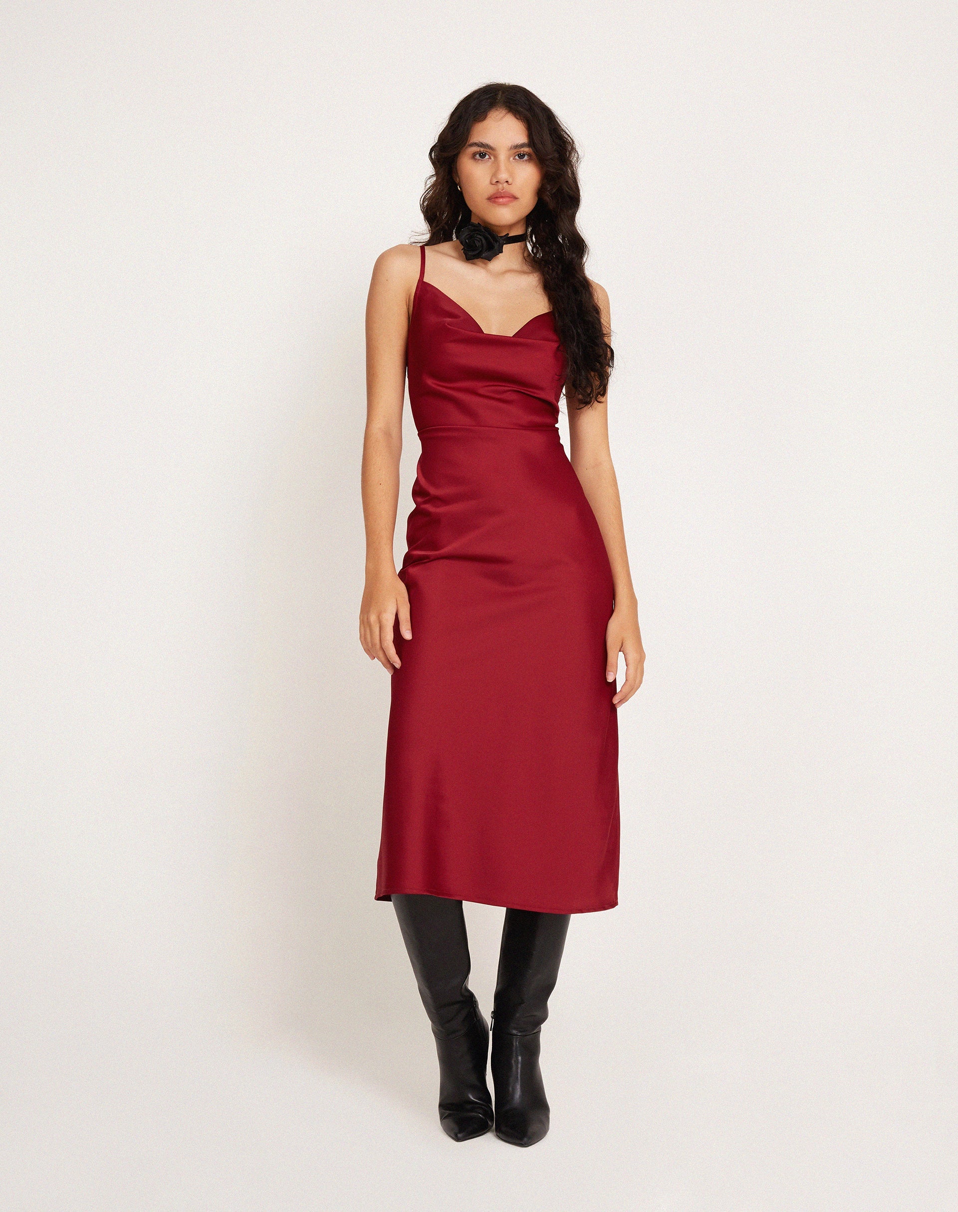 image de Palasha Midi Dress in Satin Red