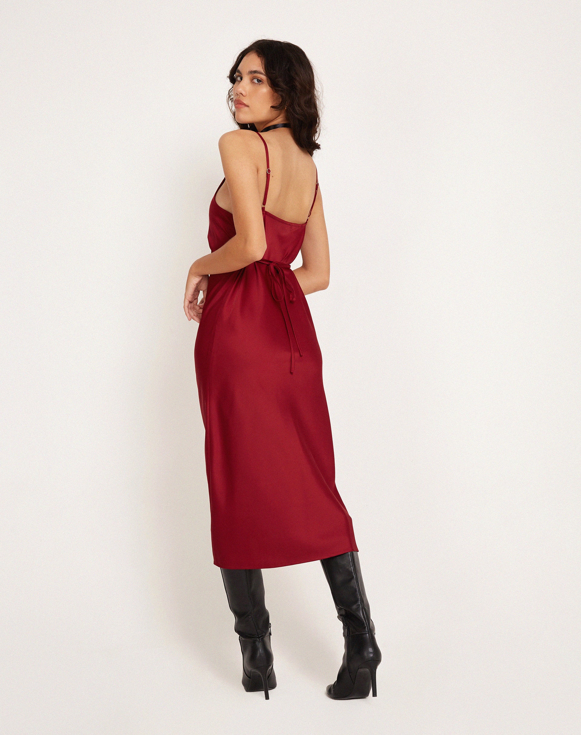 image de Palasha Midi Dress in Satin Red