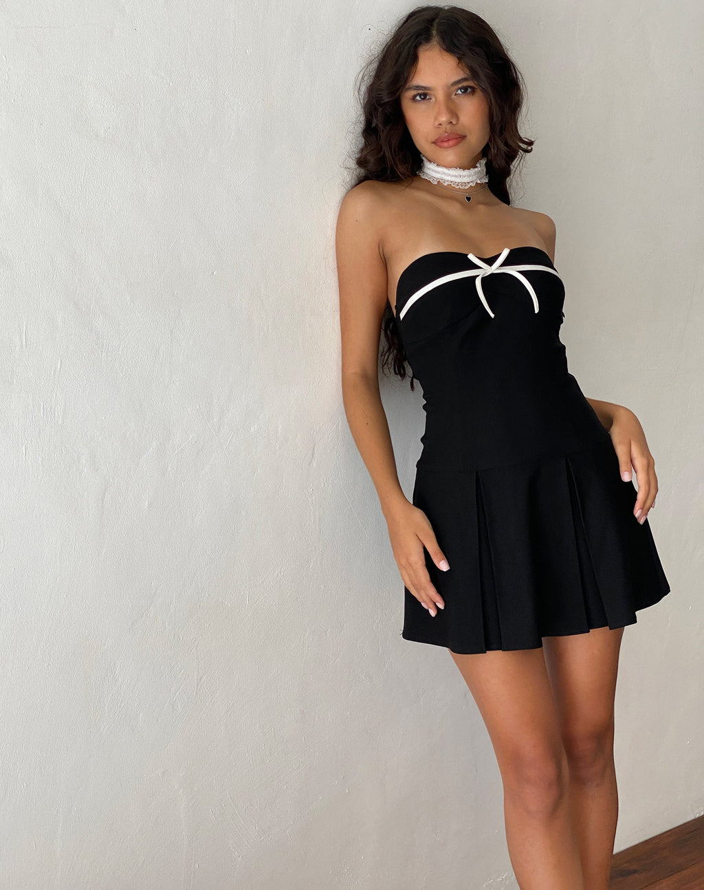 Panolia - Mini robe avec nœud sur le devant en tailleur noir