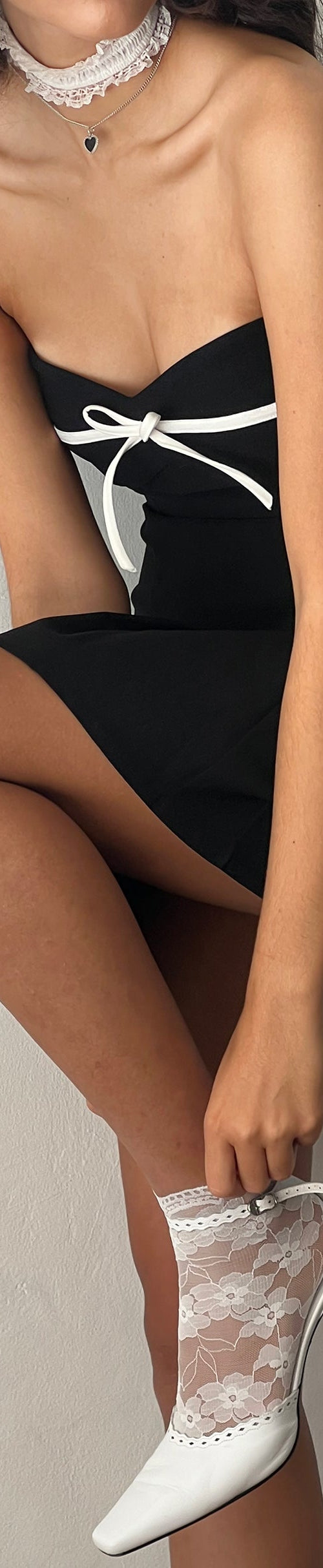 Image de Panolia Mini robe avec nœud sur le devant en tailleur noir