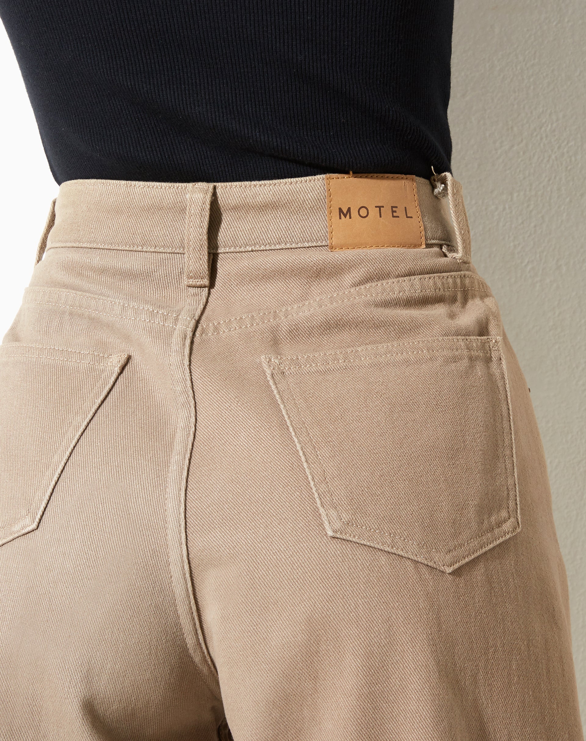 Image de la paire de jeans Parallel en olive brûlé