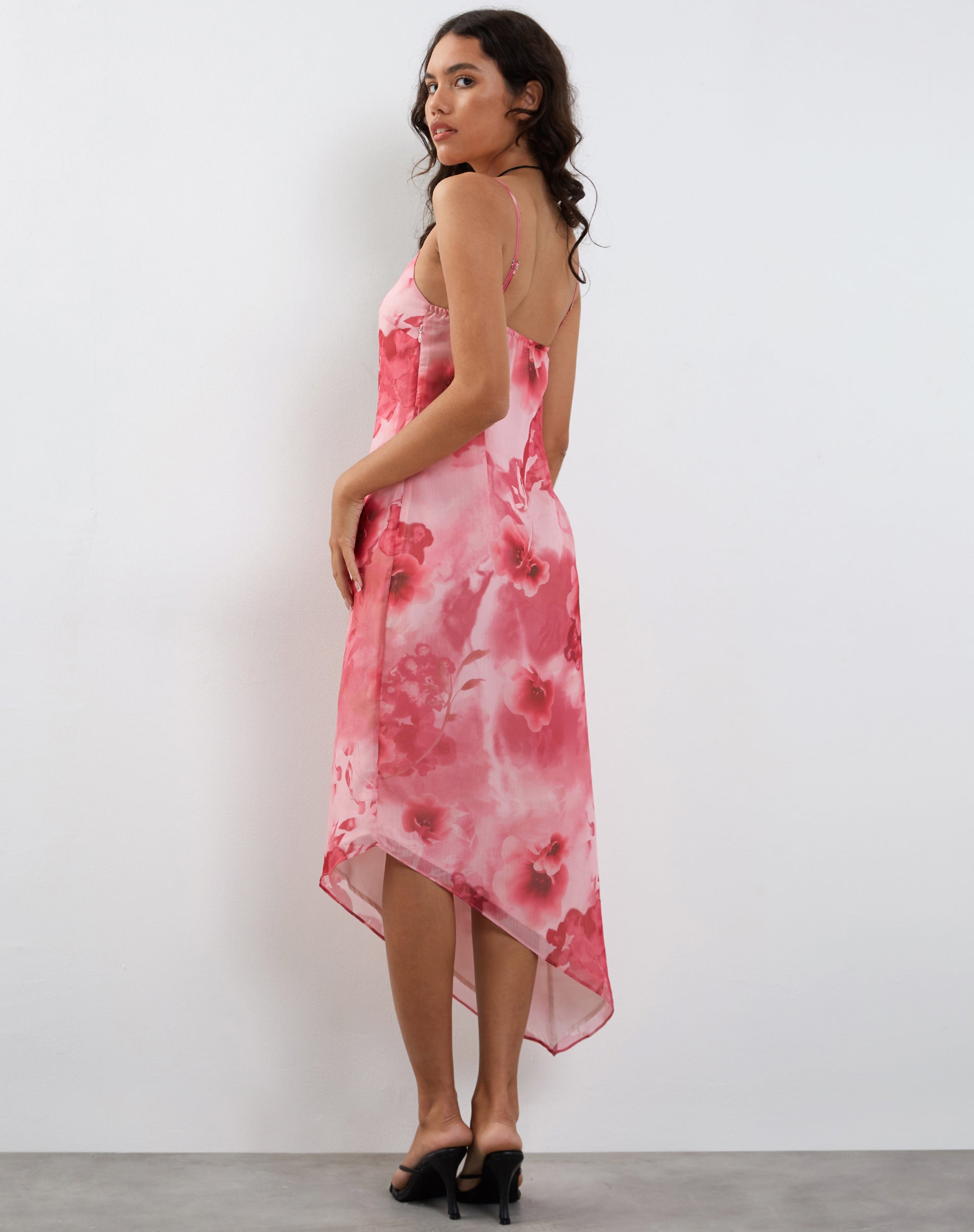 Image de la robe midi Preston en rose floral aquarelle